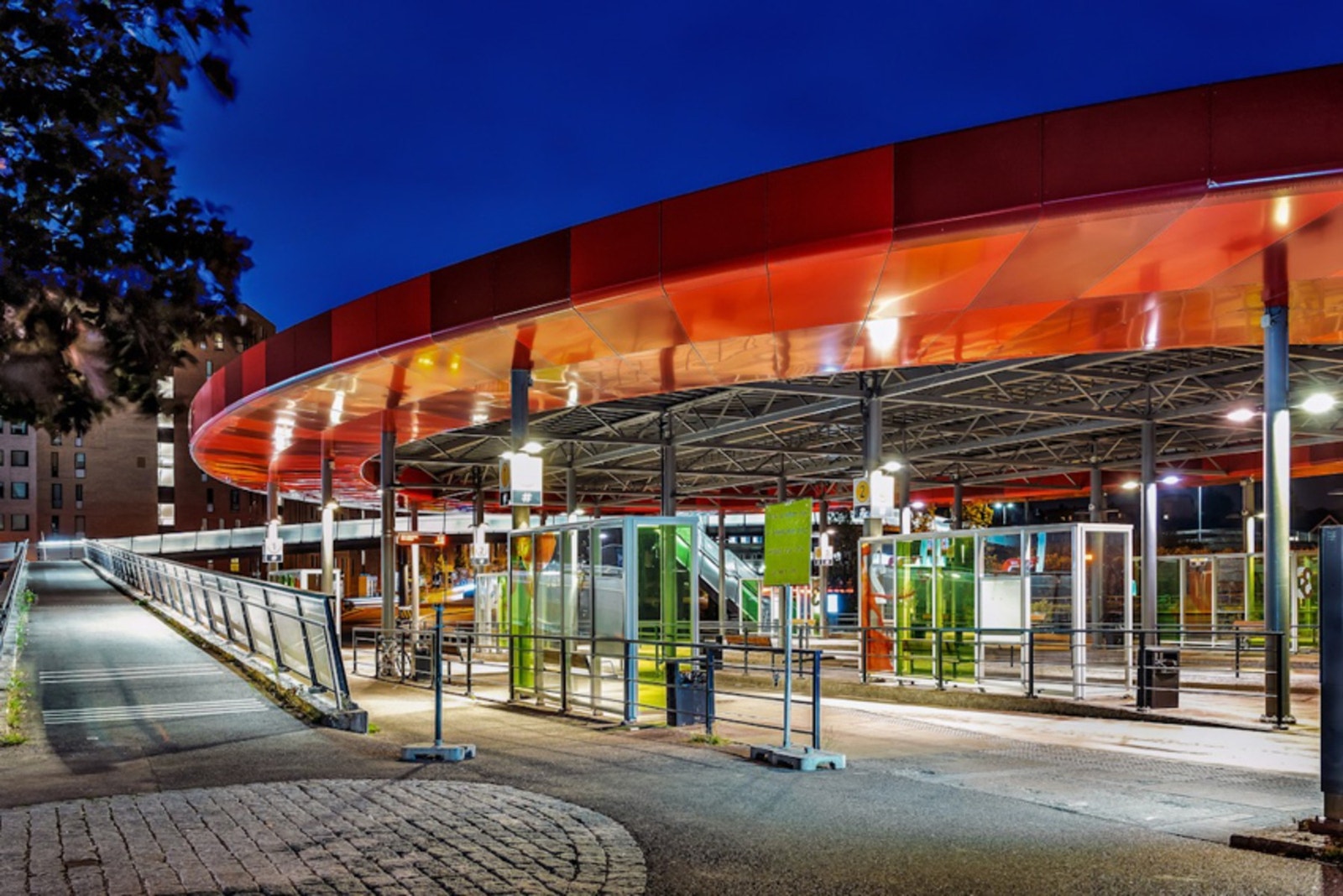 Det går buss rett utenfor leiligheten Galleribilde