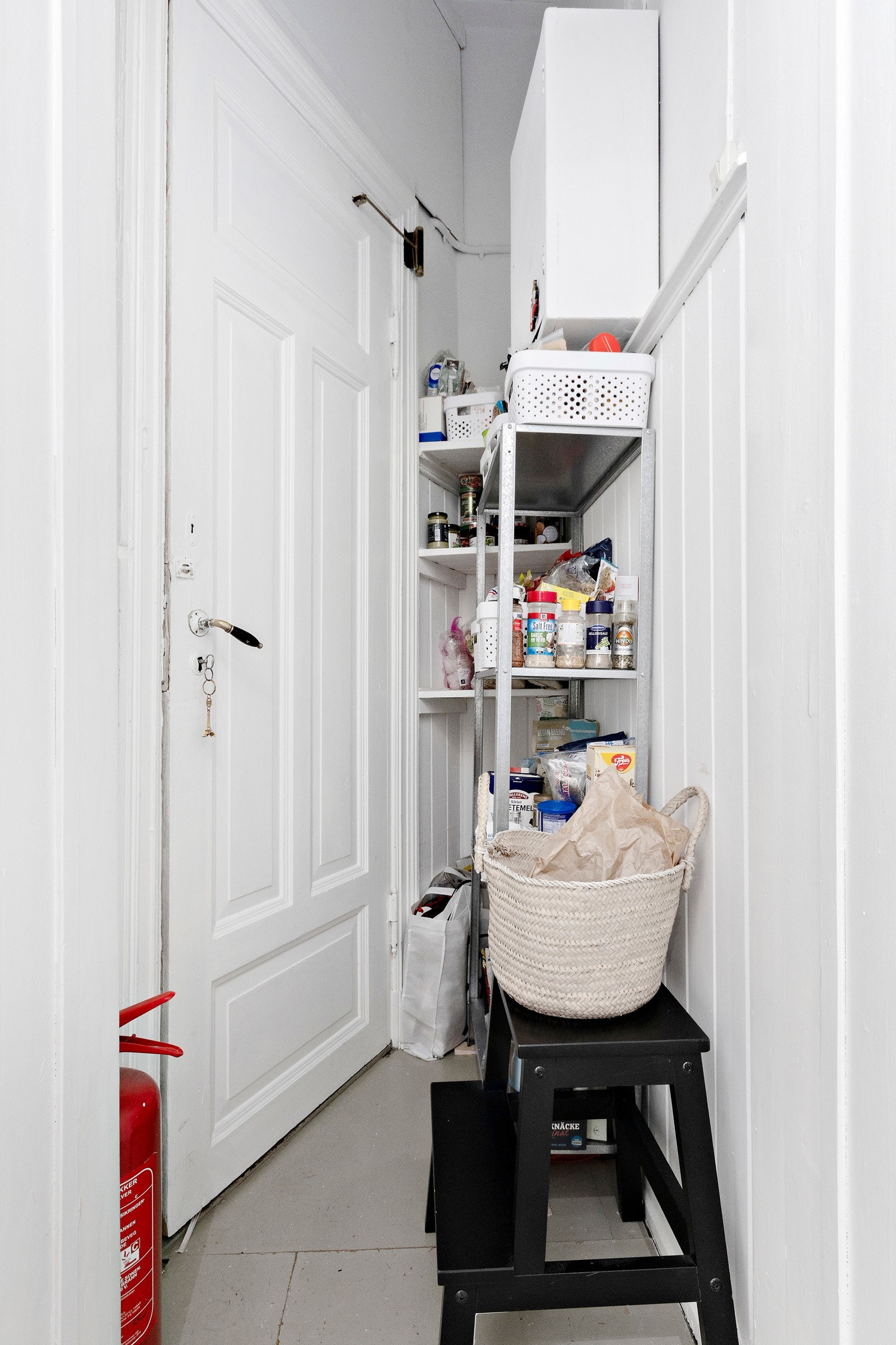 Fra kjøkkenet er det adkomst til baktrapp. Galleribilde