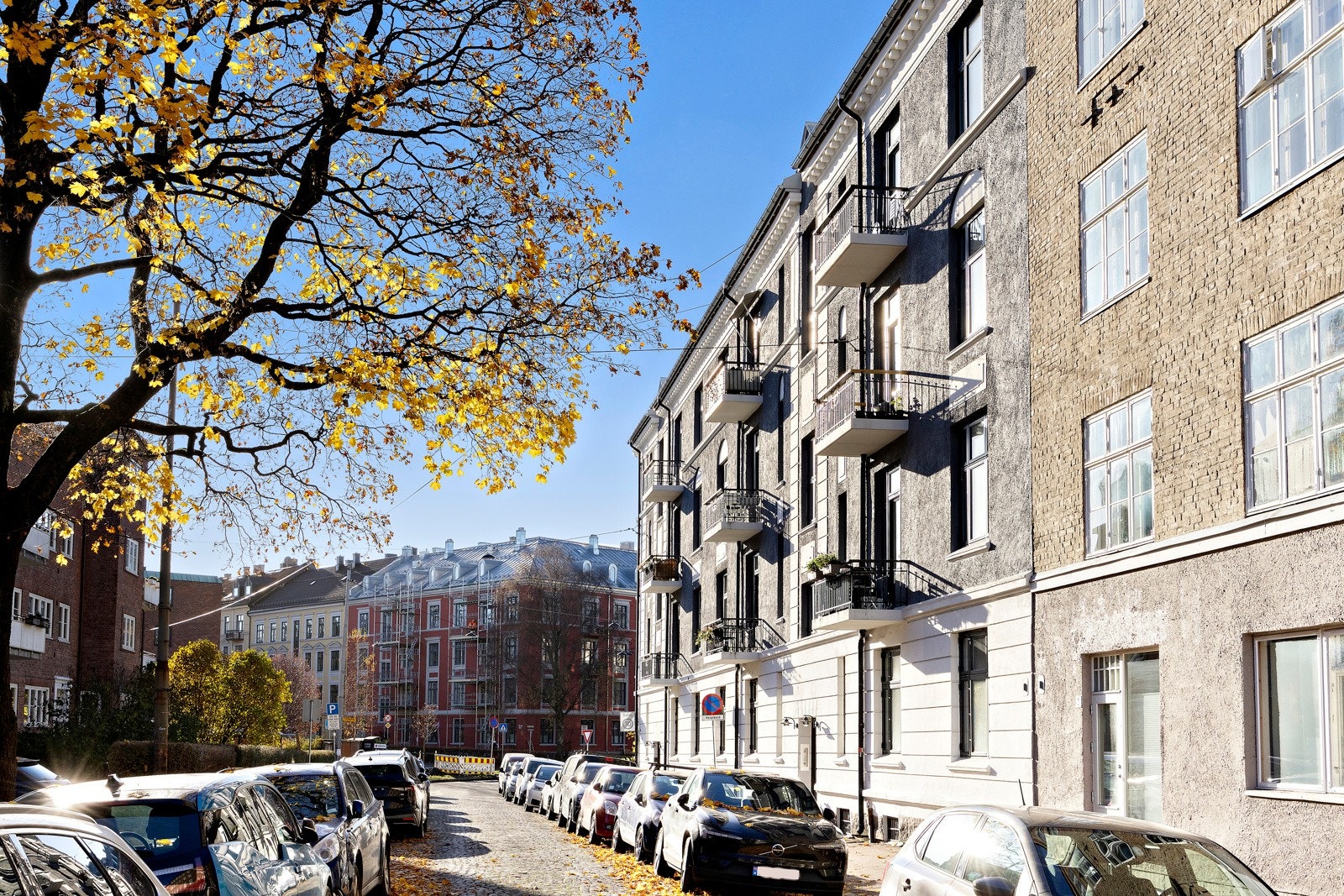 Leiligheten har sentral beliggenhet og enkel adkomst til flotte turområder. Galleribilde