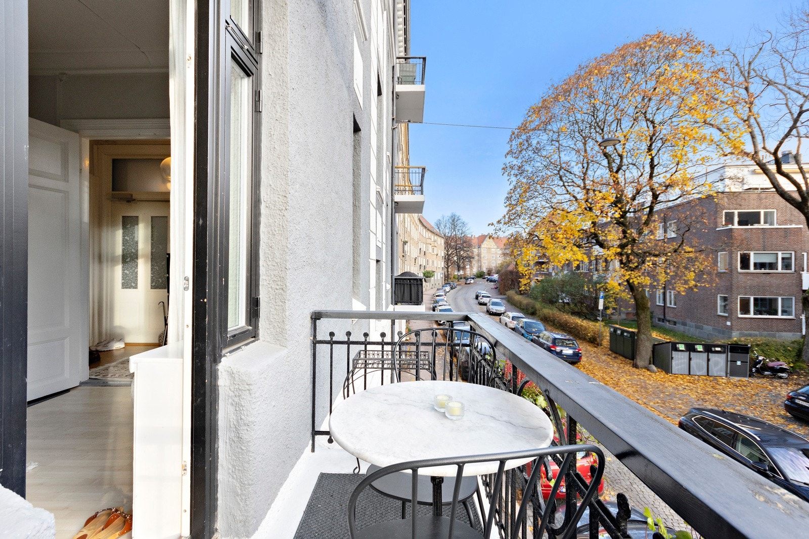 Leiligheten har egen balkong utenfor stuen. Galleribilde