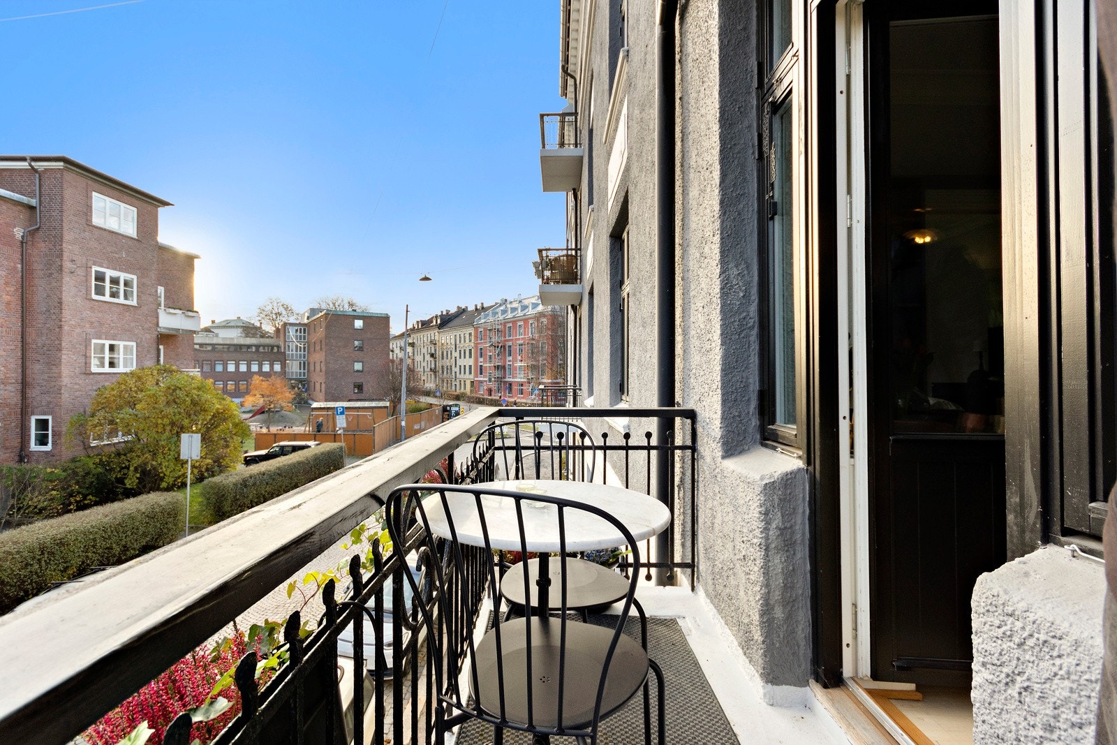 Leiligheten ligger luftig til i annen etsasje. Galleribilde