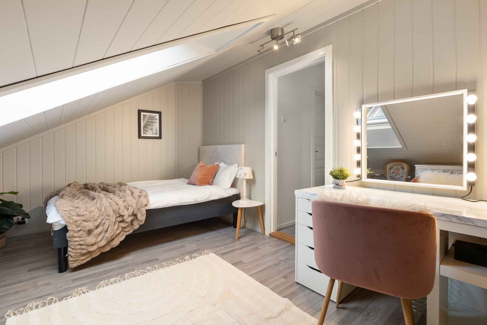 Soverom på loftet Galleribilde