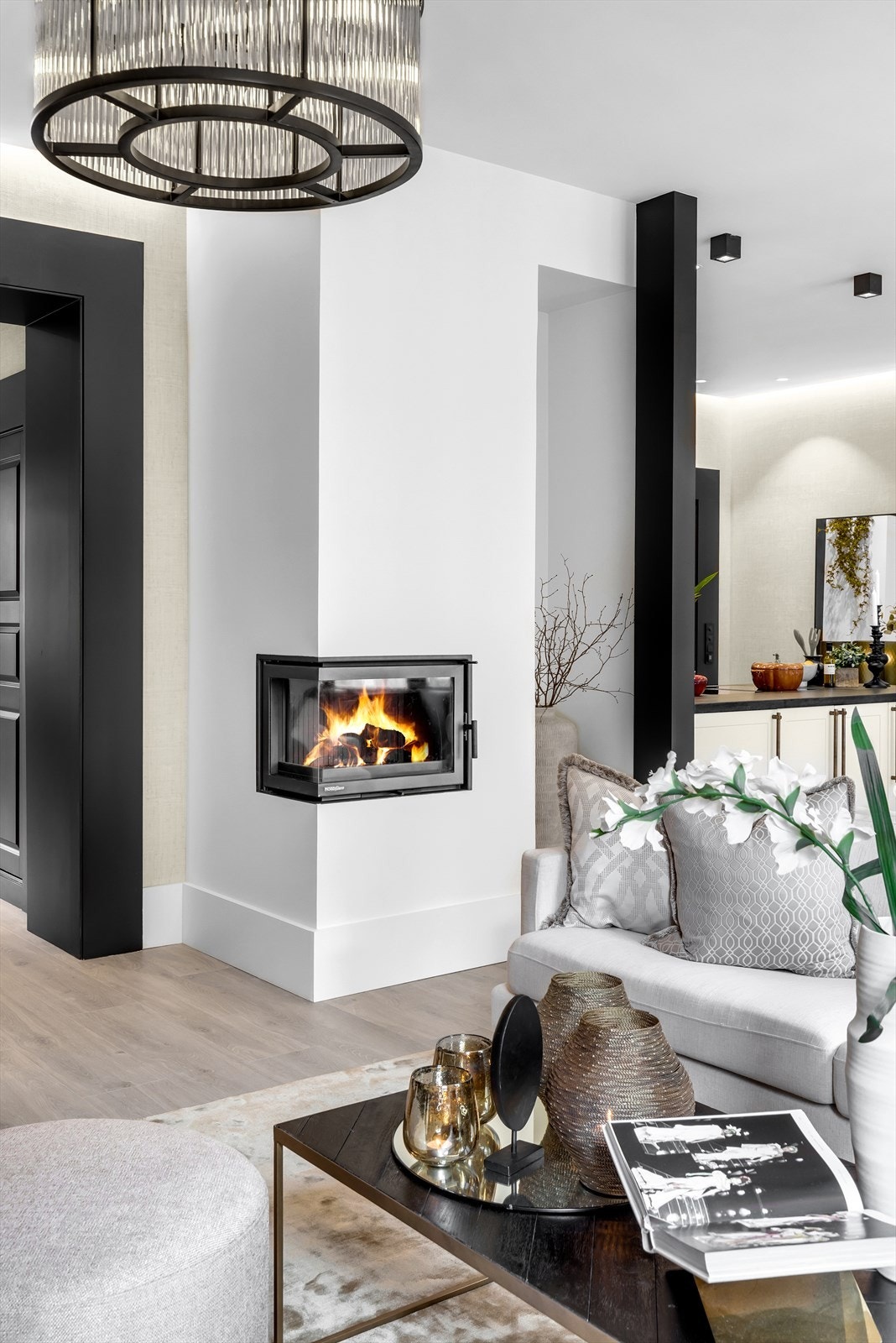 Nydelig vinkelpeis som sprer om seg med både hygge og varme Galleribilde