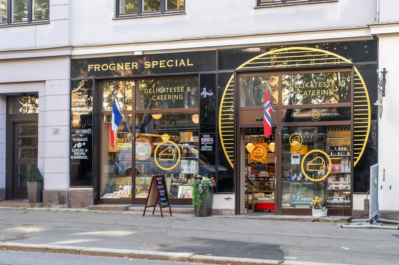 Gangavstand til et stort tilbud av spesialforretninger i Bygdøy allé Galleribilde