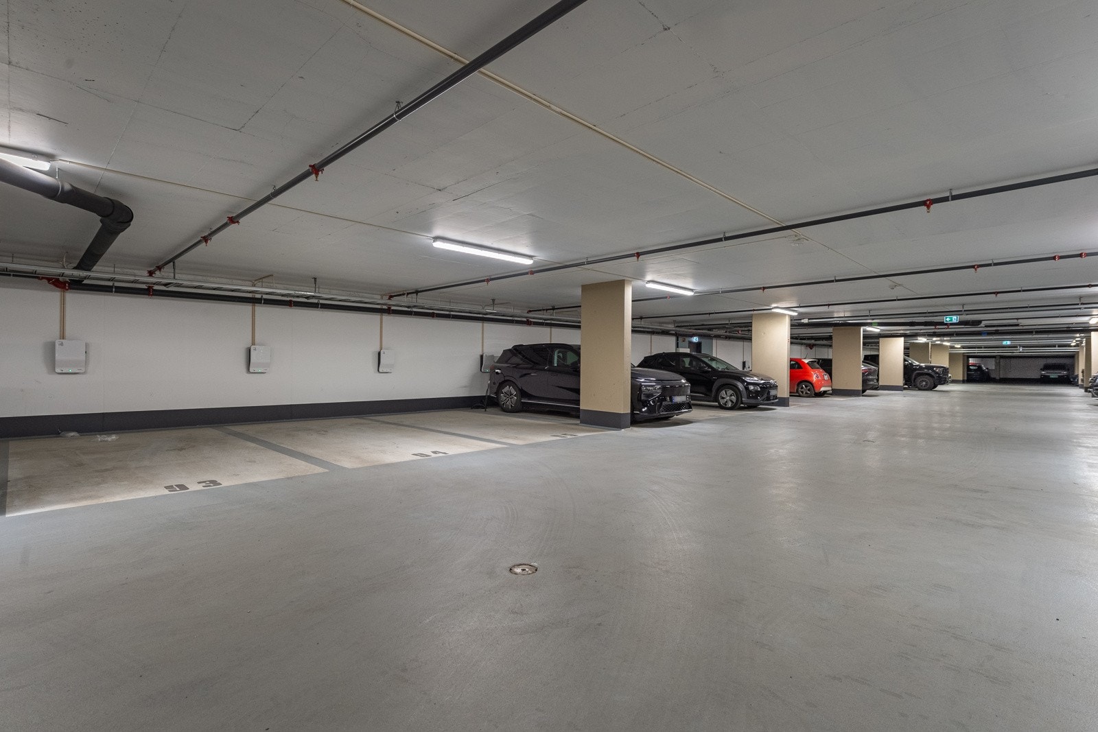 Det medfølger 2 garasjeplasser med ladebokser Galleribilde