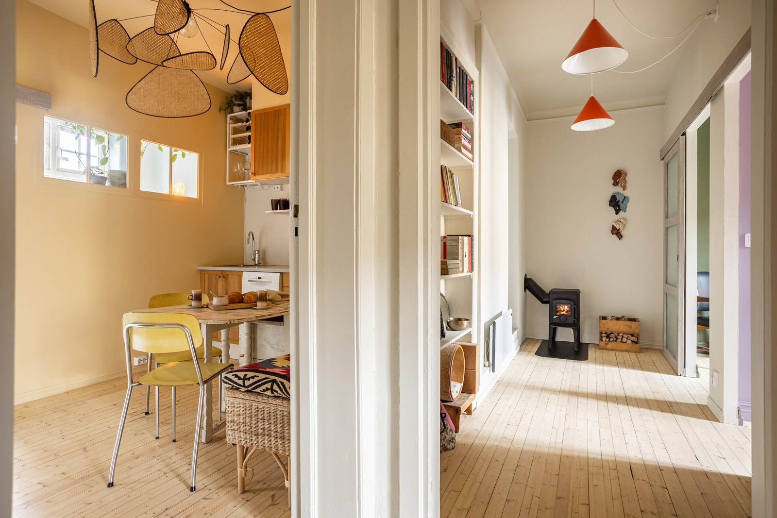 Leiligheten ble betydelig oppgradert og ombygget i 2023 og holder en gjennomgående god standard fra da. Galleribilde