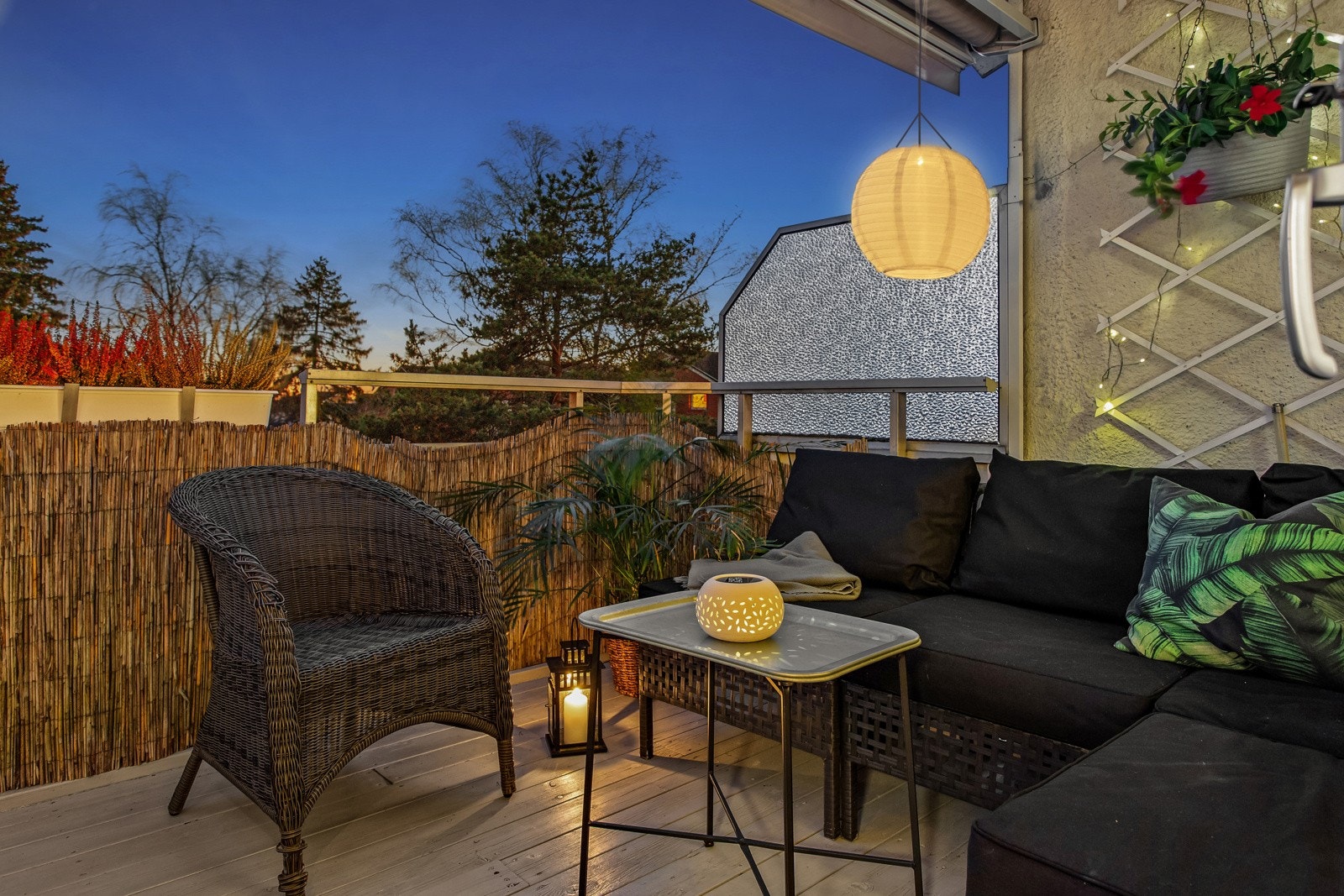 Balkongens areal gir gode møbleringsmuligheter med plass til sofamøblement og eventuelt grill. Galleribilde