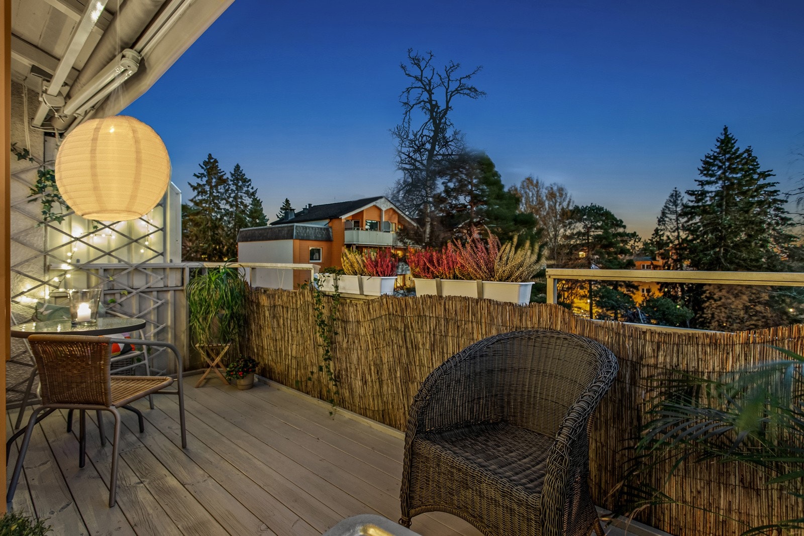 I 2019 ble det montert ny markise fra Markisemannen som gir behagelig med skjerming på varme sommerdager. Galleribilde