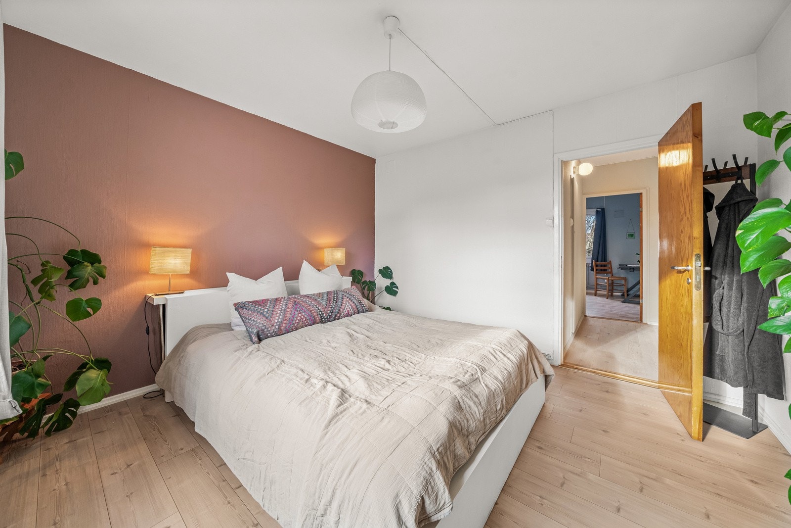 På soverommet er det fint plass til garderobeløsning ved behov. Galleribilde