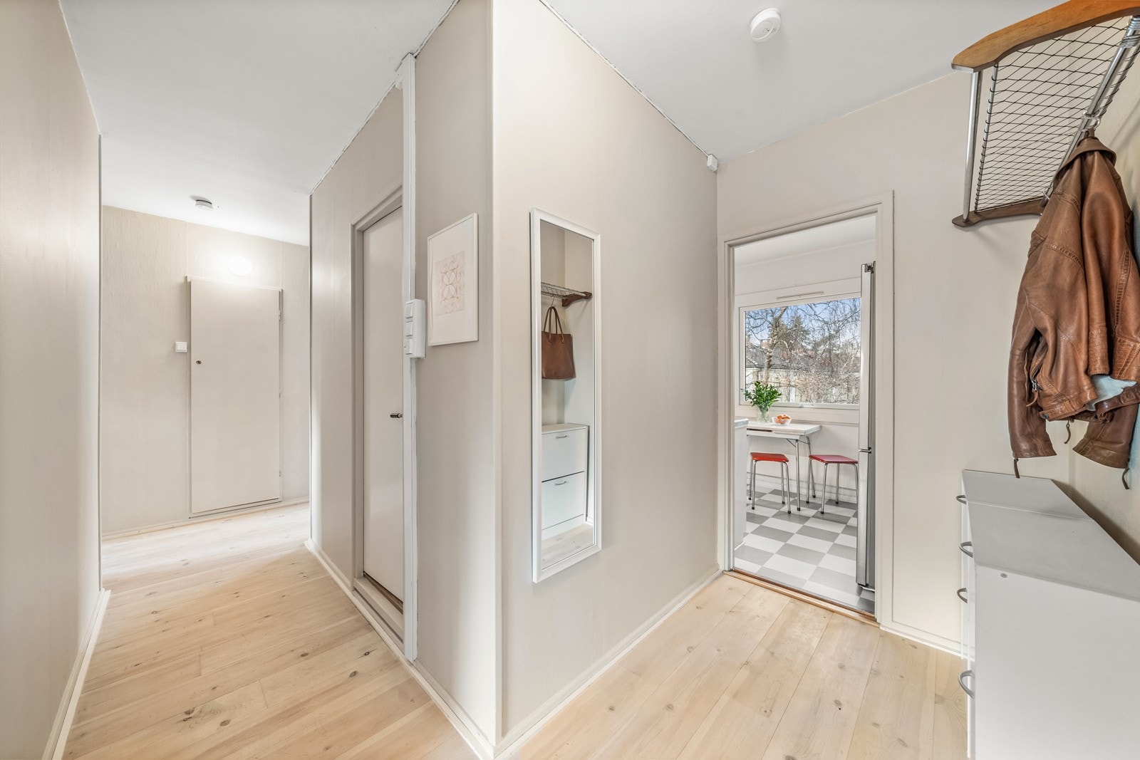 Leiligheten har en fin og luftlig planløsning med gode romfordelinger. Galleribilde