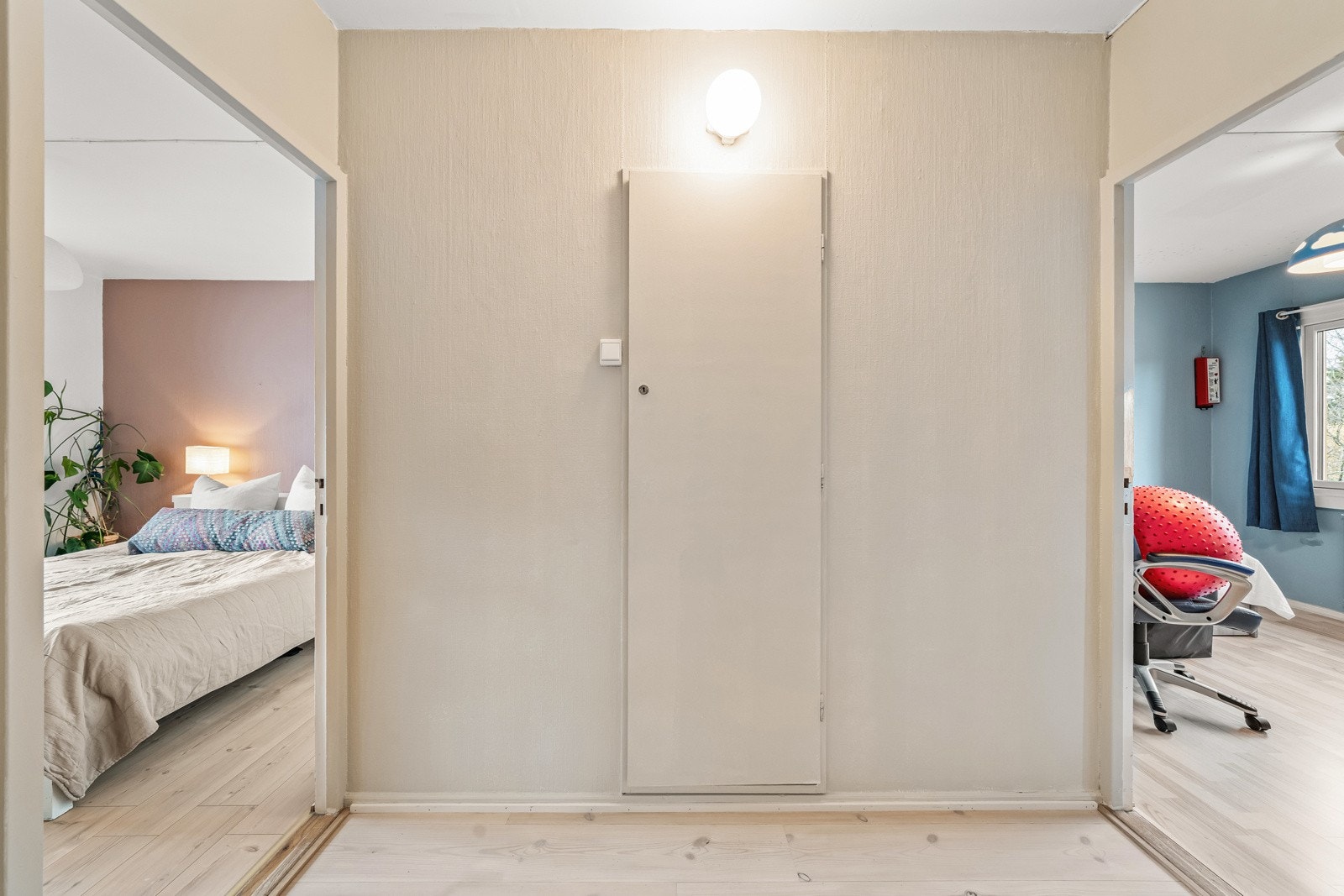 Mellom soverommene er det et innredet rom, som i dag benyttes som et omkledningsrom. Galleribilde