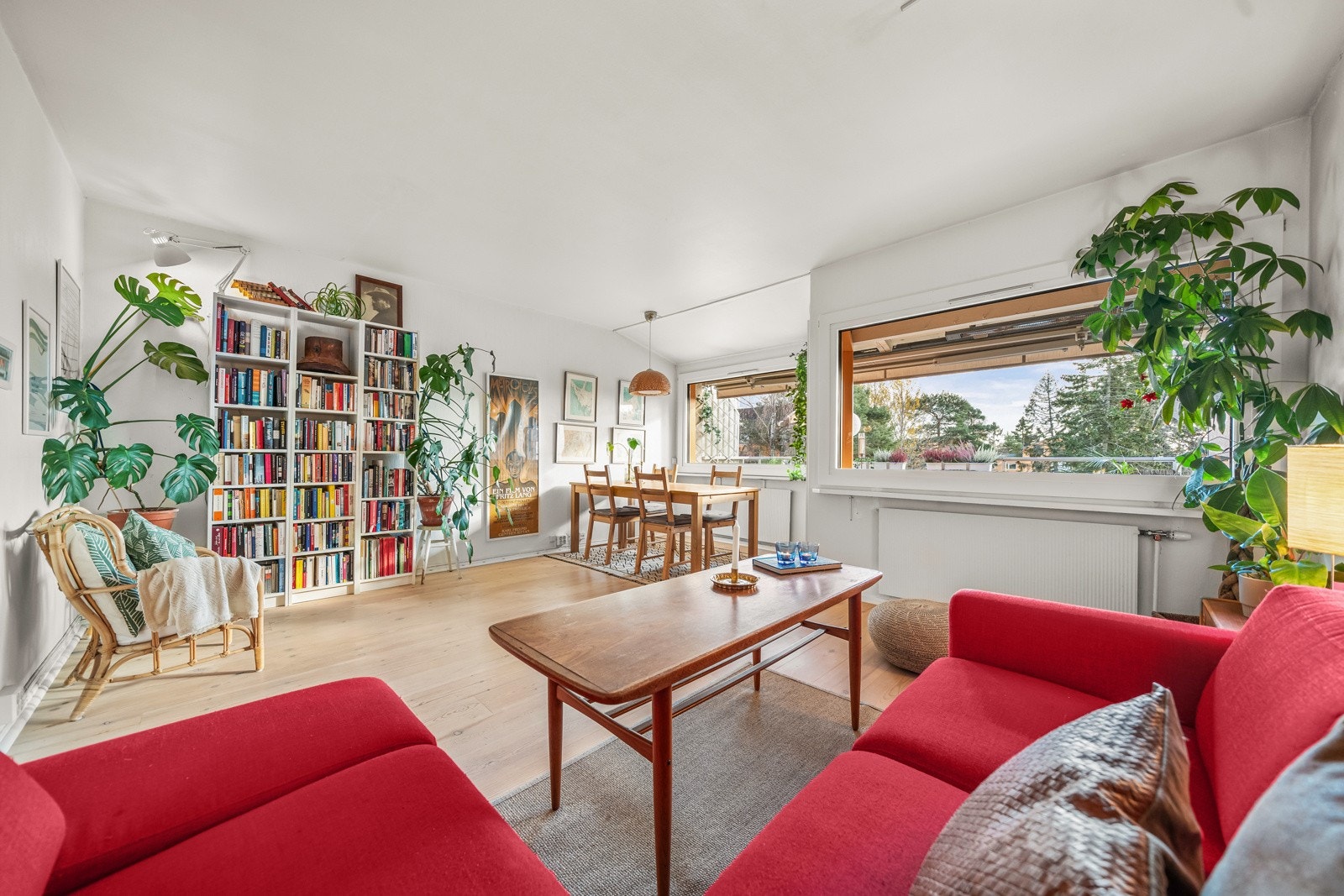 I 2017 ble stuen oppgradert med nytt 1-stavs furuparkett (lutet og hvitoljet), samt malt veggoverflater. Galleribilde