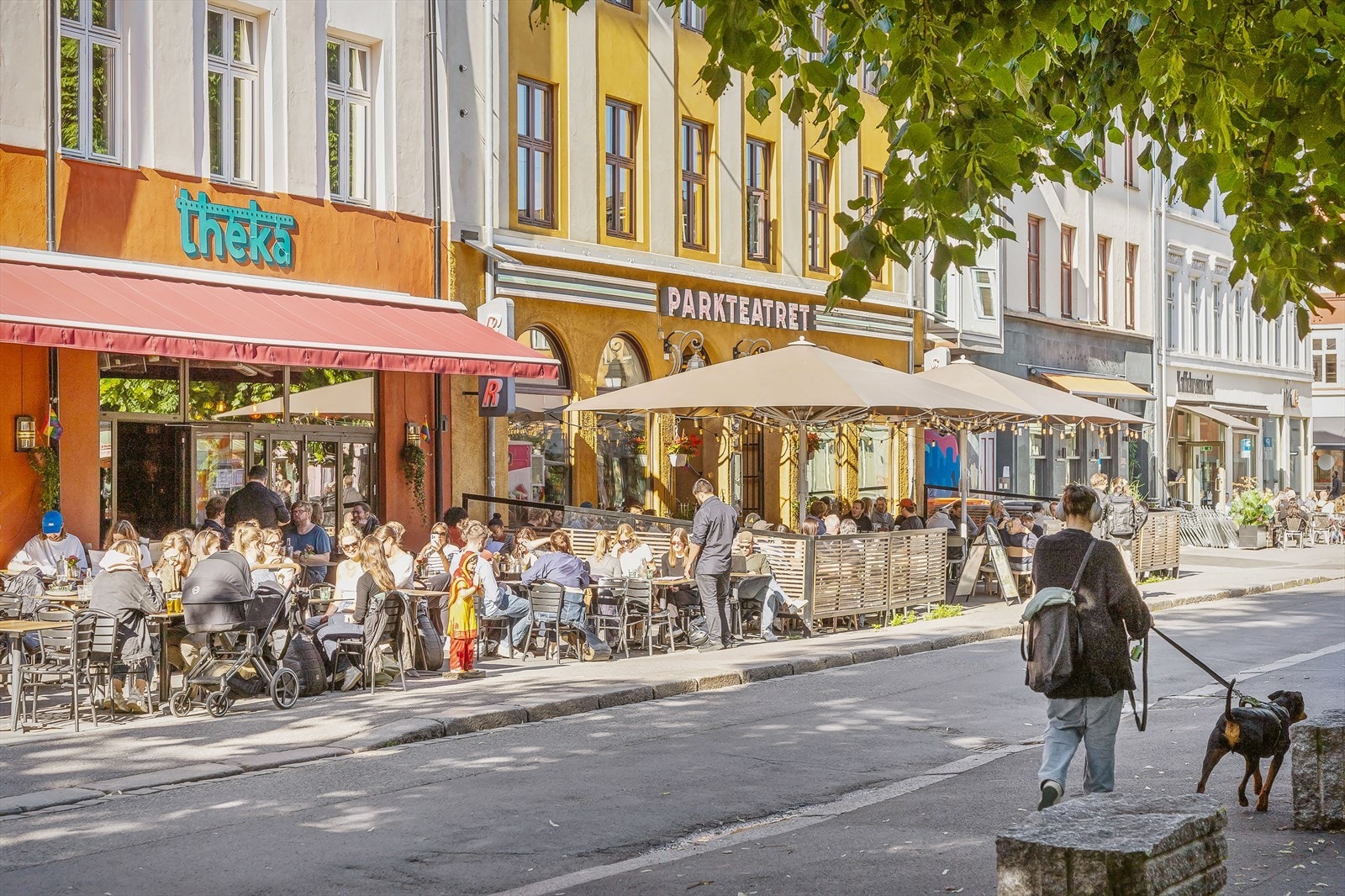 Kun i kort gåavstand unna har du Grünerløkka med sitt yrerende folkeliv. Galleribilde