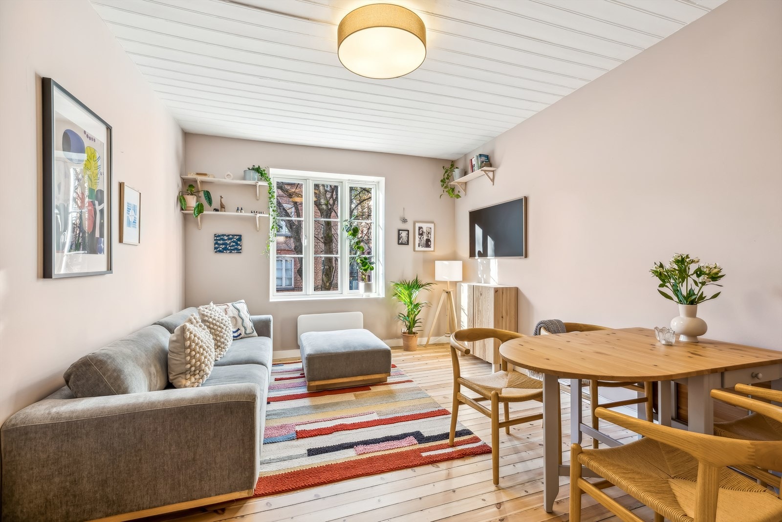 DNB Eiendom v/Linn Wendel har gleden av å presentere Lakkegata 75D! Boligen ligger i det kjente Gråbeinkvartalet med mye spennende historie. Fun fact: https://www.aftenposten.no/oslo/i/vQy45X/oslo-foer-graabein-fra-skam-til-heder Galleribilde