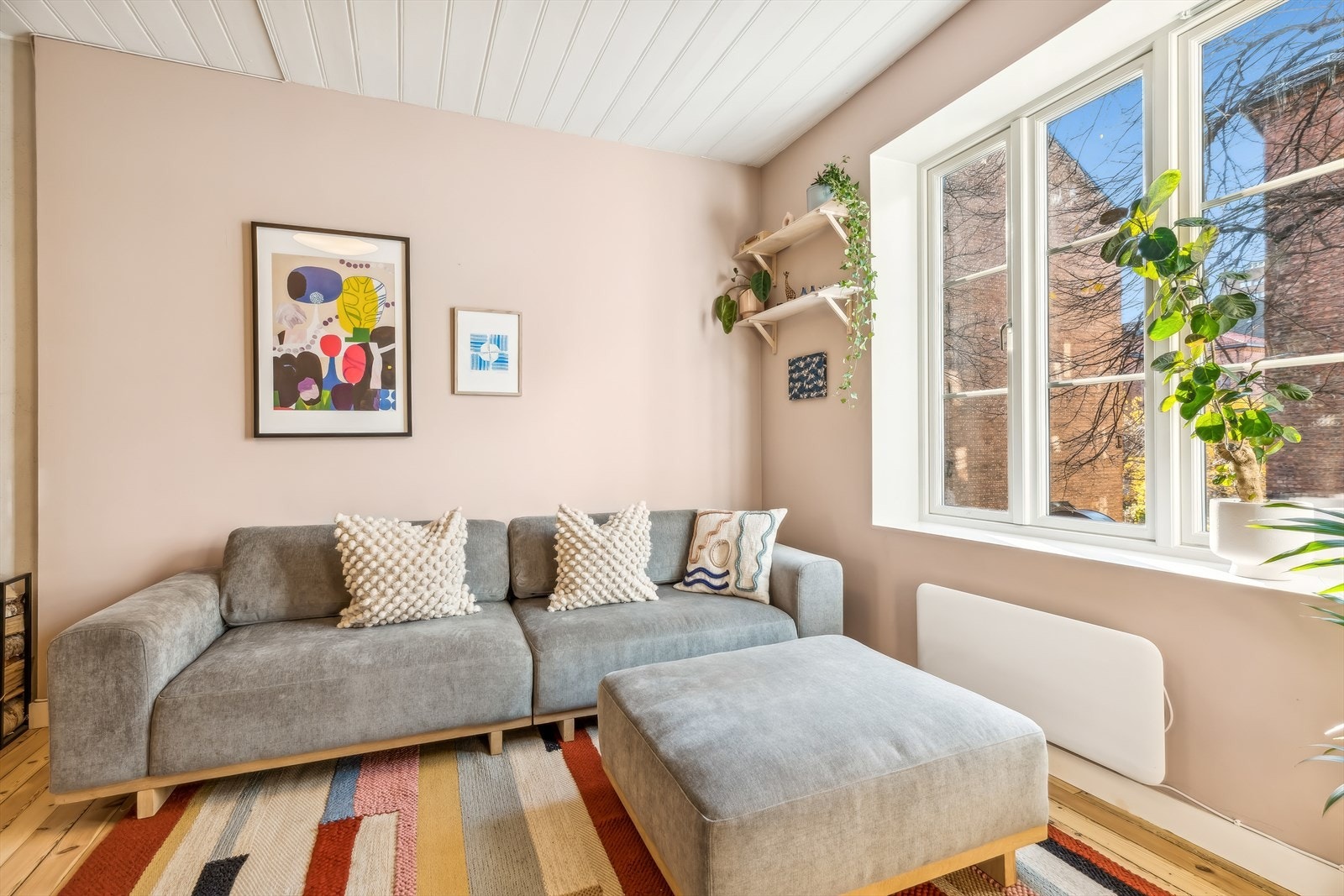 Stuen er vendt mot rolig gate. Galleribilde