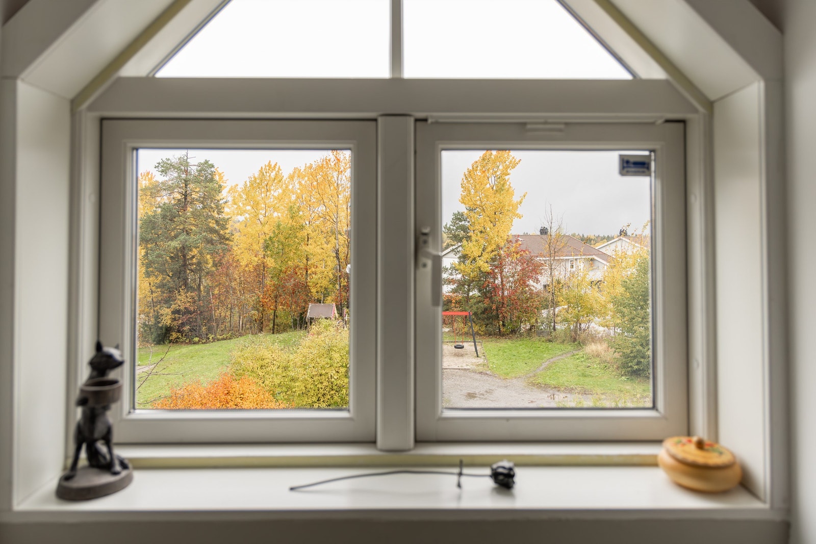 Trivelig utsikt fra vinduet. Galleribilde