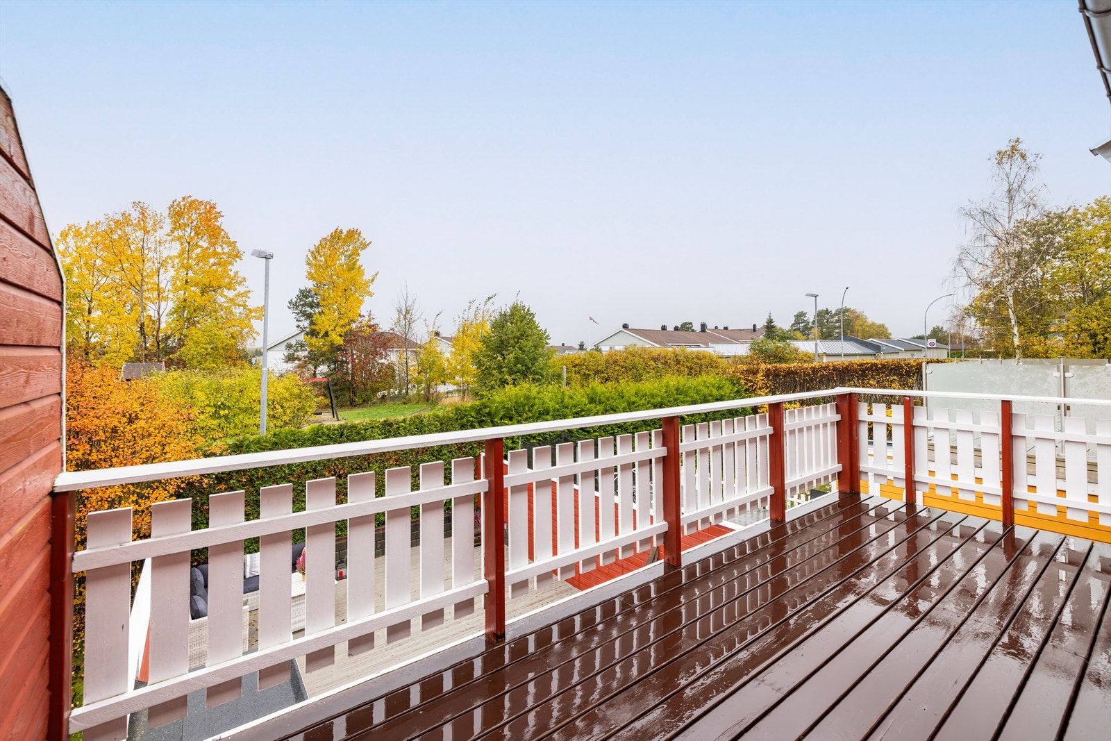 Fra soverom 2 er det utgang til balkong. Galleribilde