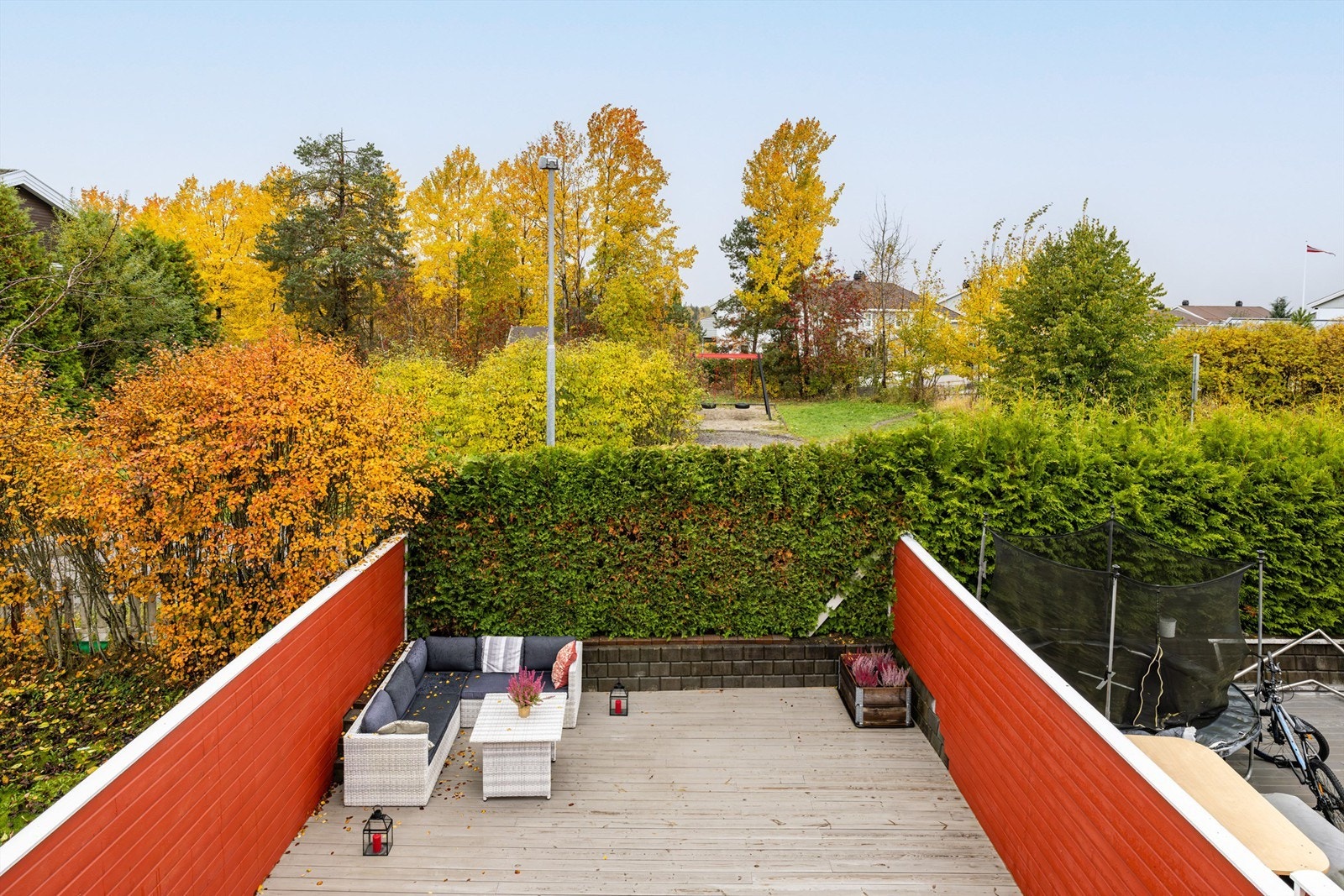 Dette er en vertikaldelt halvpart tomannsbolig beliggende i et veletablert og rolig boligområde. Galleribilde