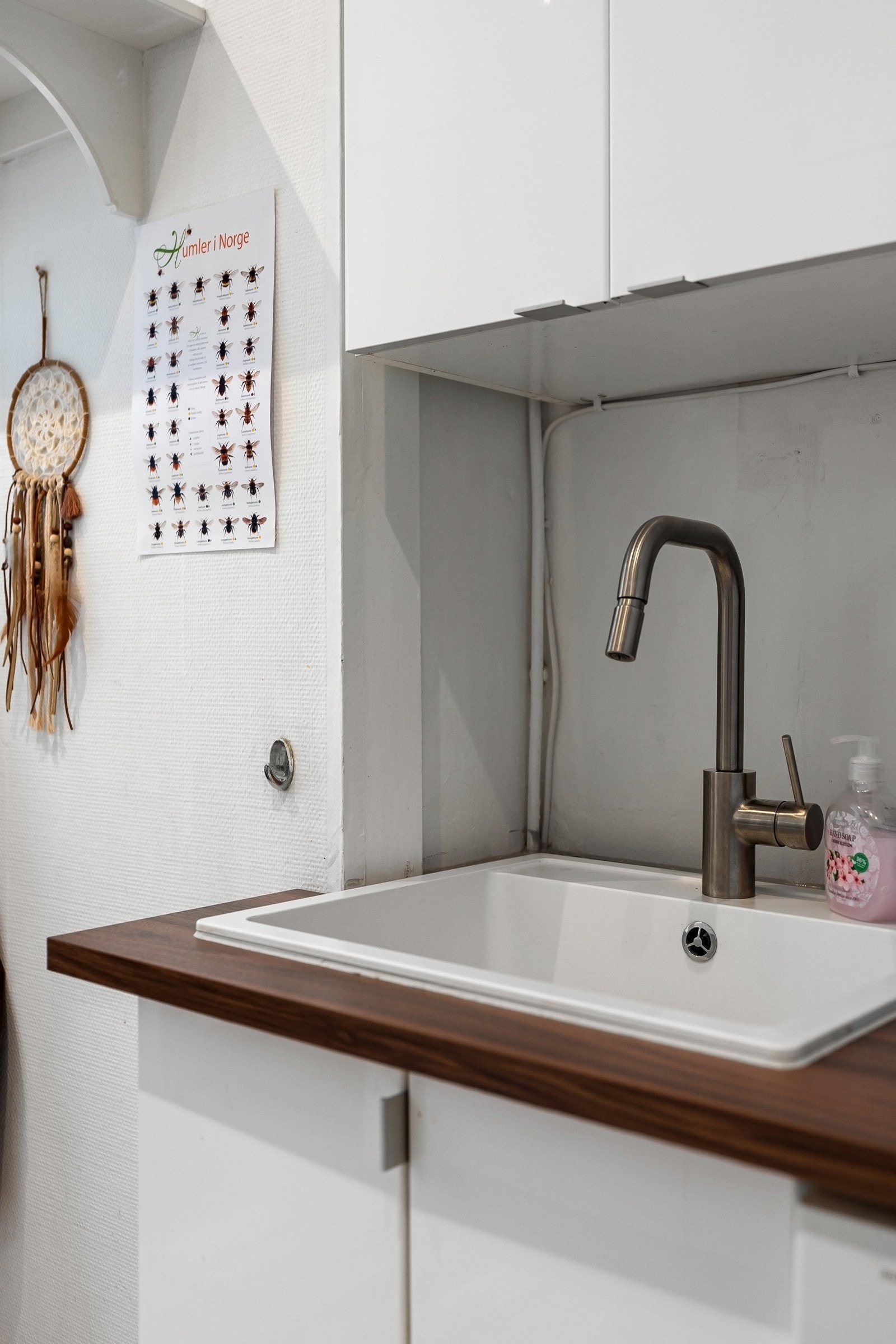 Rikelig med skap- og benkeplass. Galleribilde