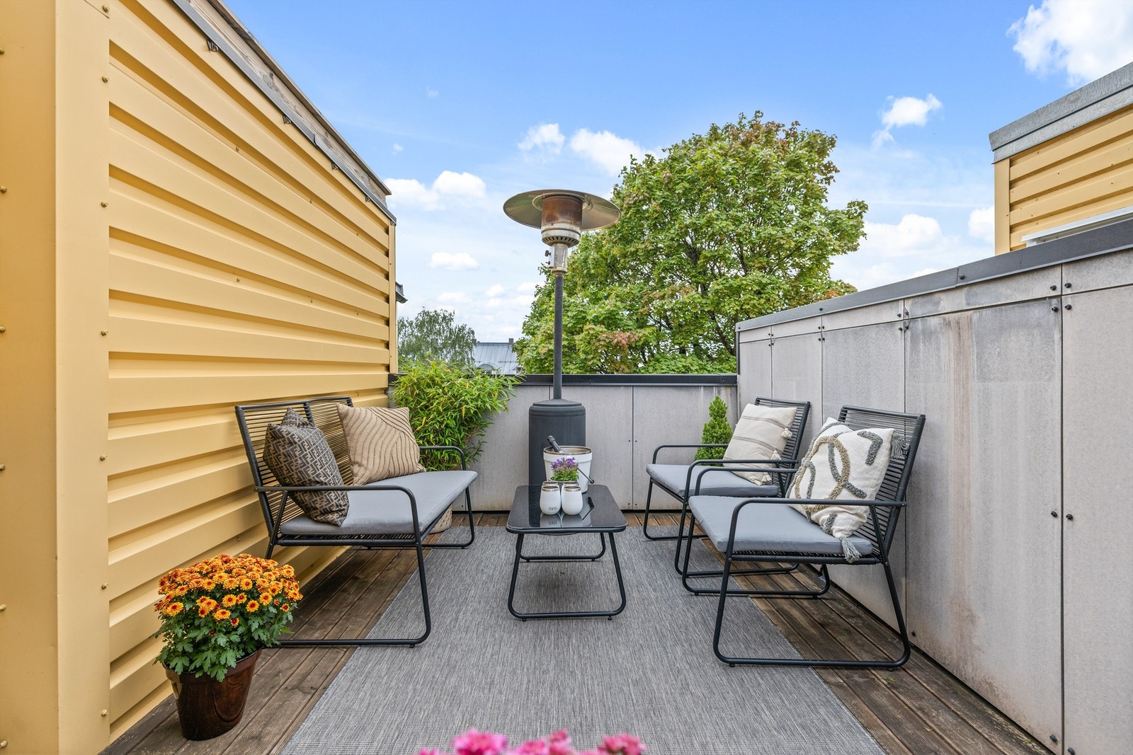 Terrassen er solrik hele dagen samt deilig kveldssol. Galleribilde