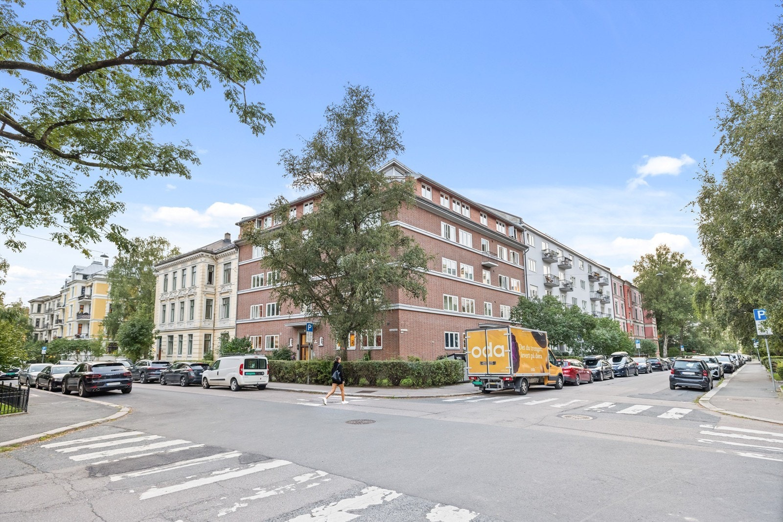 Vil du bo midt i hjertet av Oslos pulserende liv, men likevel stille og rolig med kort vei til hyggelige friområder, er dette stedet for deg! Galleribilde