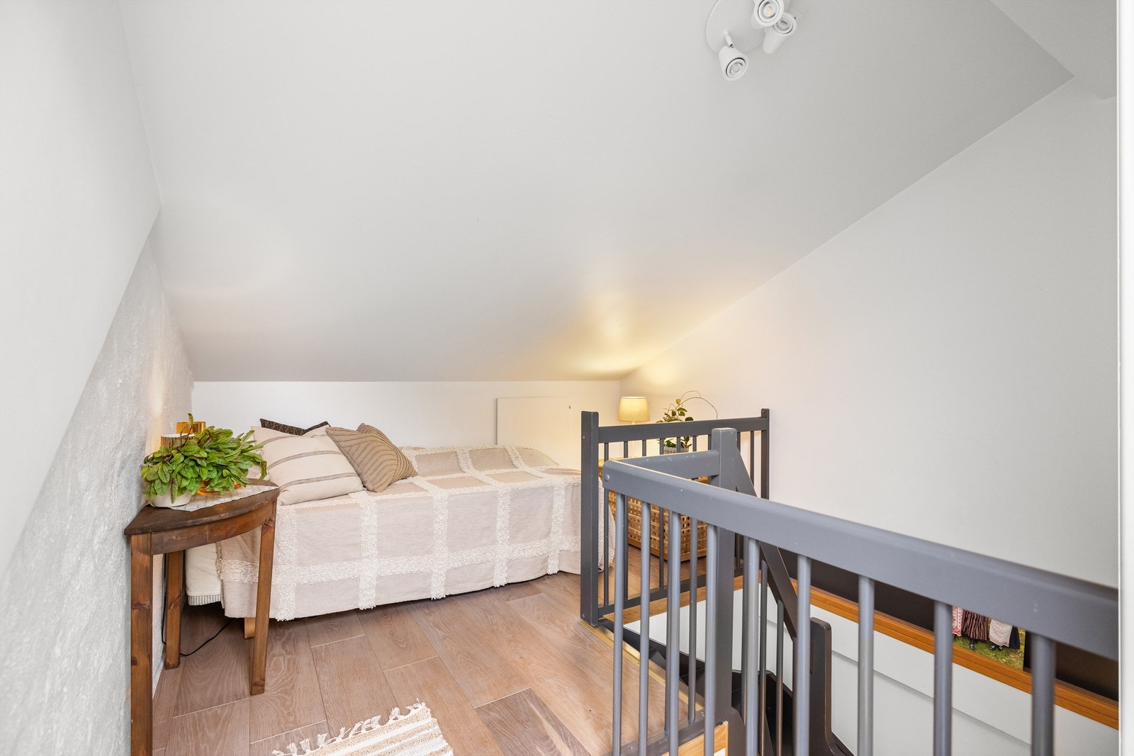 Her er det flere bruksmuligheter, med rom for ulikt møblement. Galleribilde