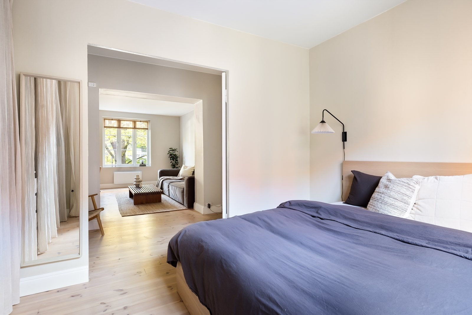 - De dobbel dørene bidrar til en fin romfølelse og et pent gjennomlys - Galleribilde