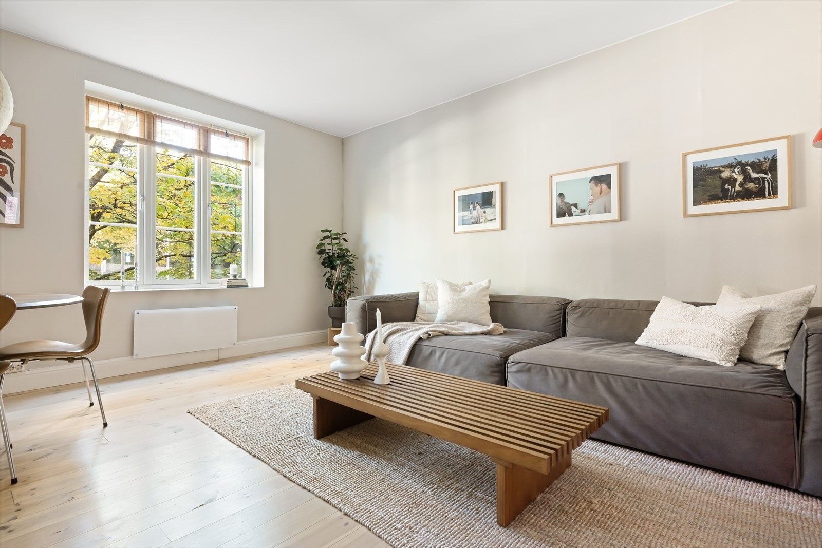 - De store vindusflatene bidrar til flotte innvendige lysforhold. Vinduene er fra 2019 - Galleribilde