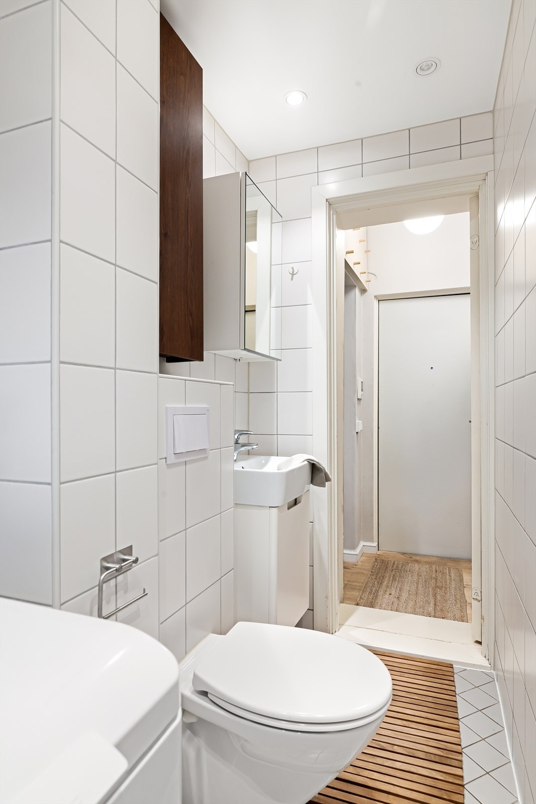 - Det er varme i gulv, opplegg for vaskemaskin og downlights i himling - Galleribilde