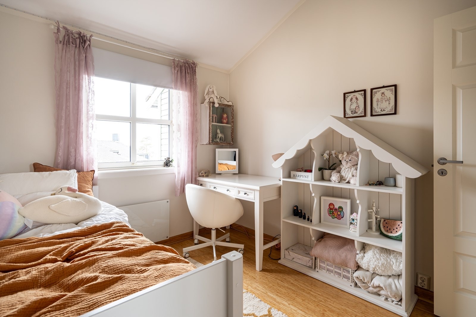 Dersom en har mindre behov for soverom, passer disse ypperlig til kontor, hobbyrom eller gjesteværelse. Galleribilde