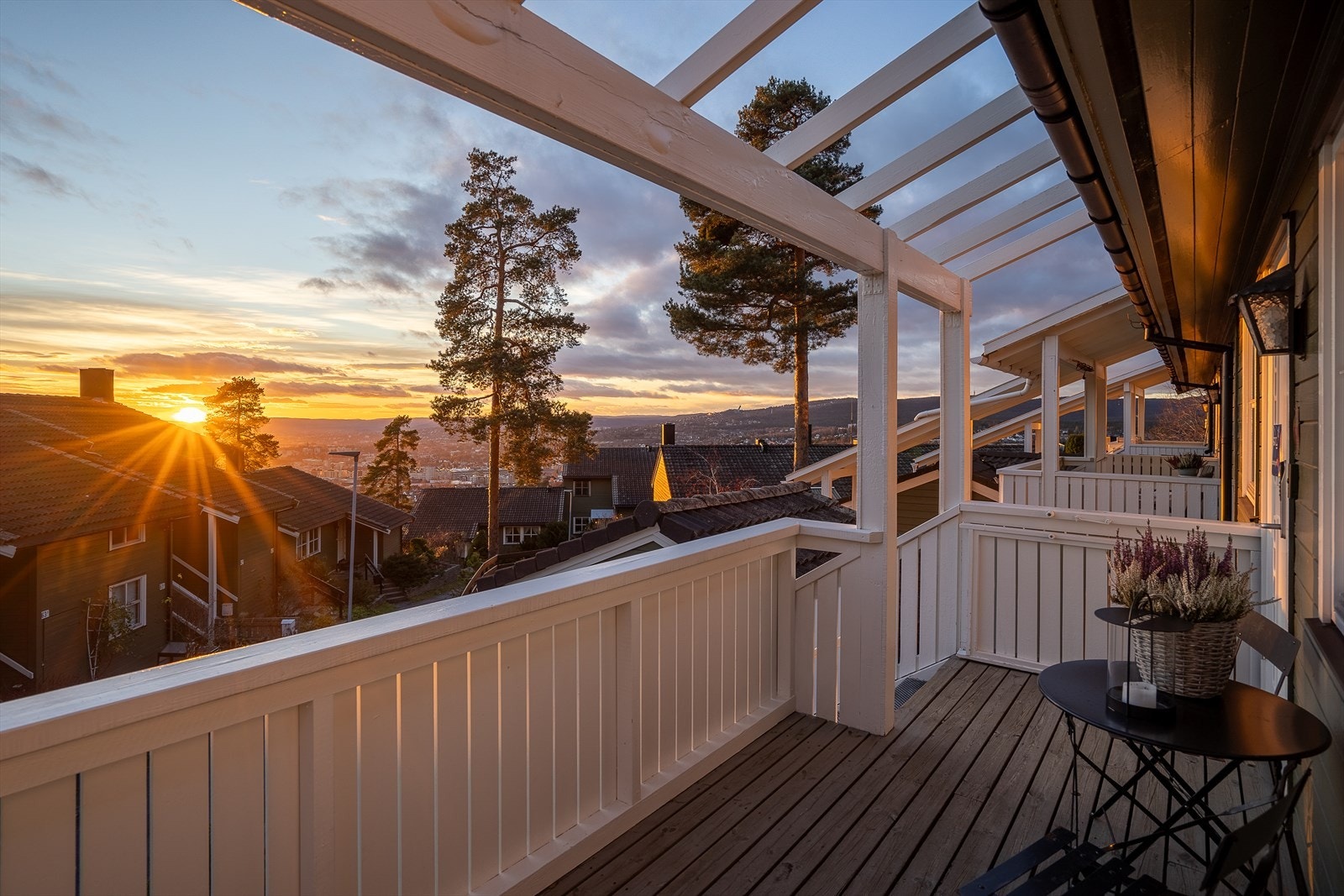 Velkommen til Akebakkeskogen 73B, en flott familiebolig ved foten av Grefsenkollen! Galleribilde