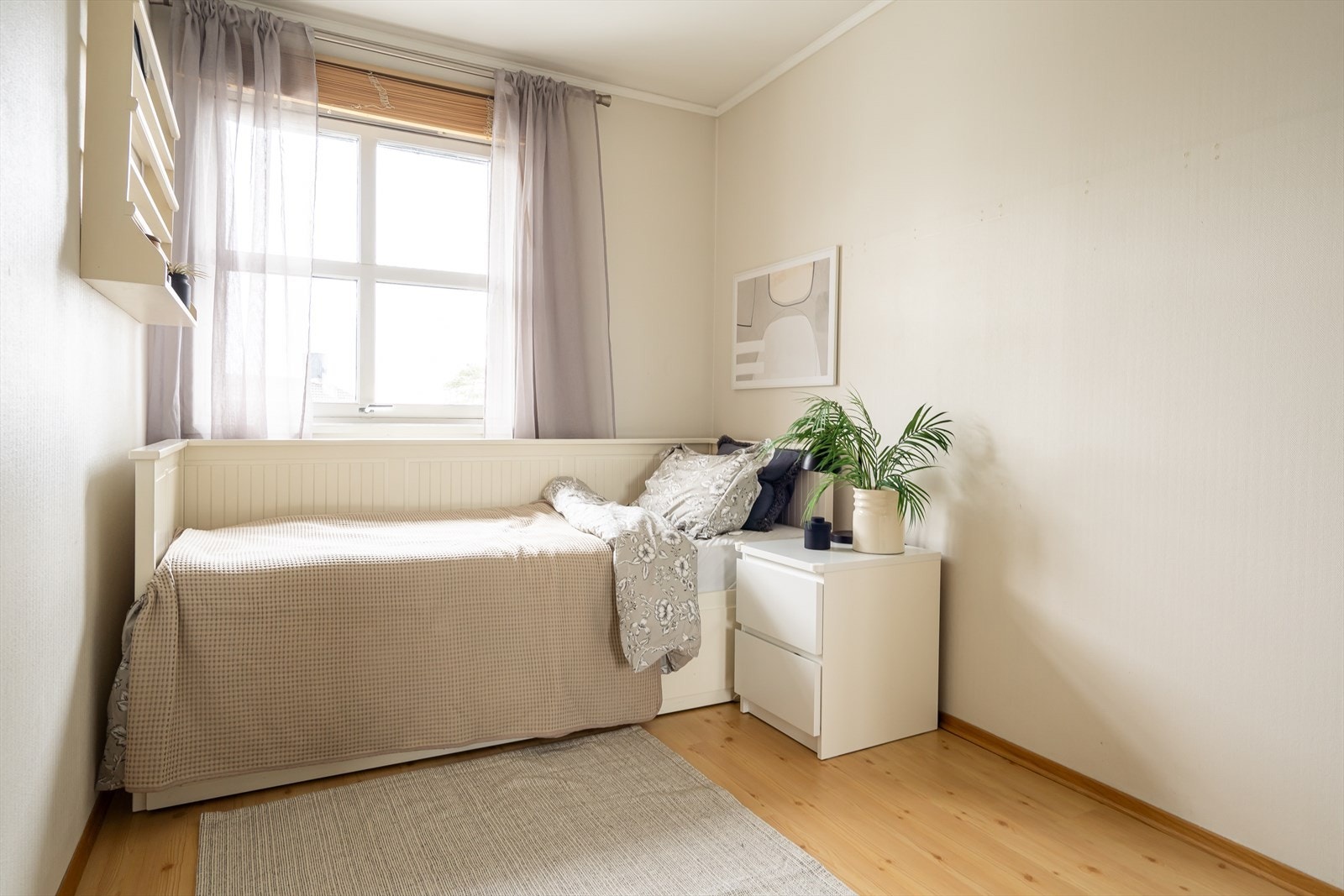 De øvrige tre soverommene har god plass til dobbeltseng og nattbord. Galleribilde