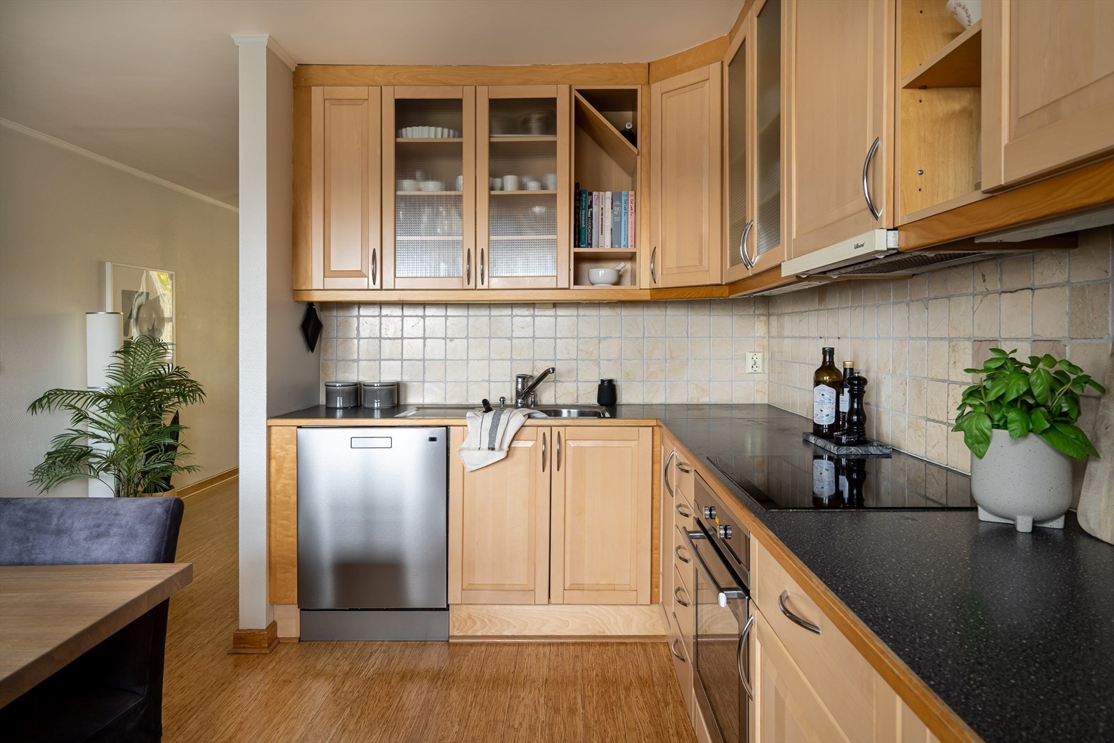 Induksjonstopp og stekeovn er fra 2017. Galleribilde