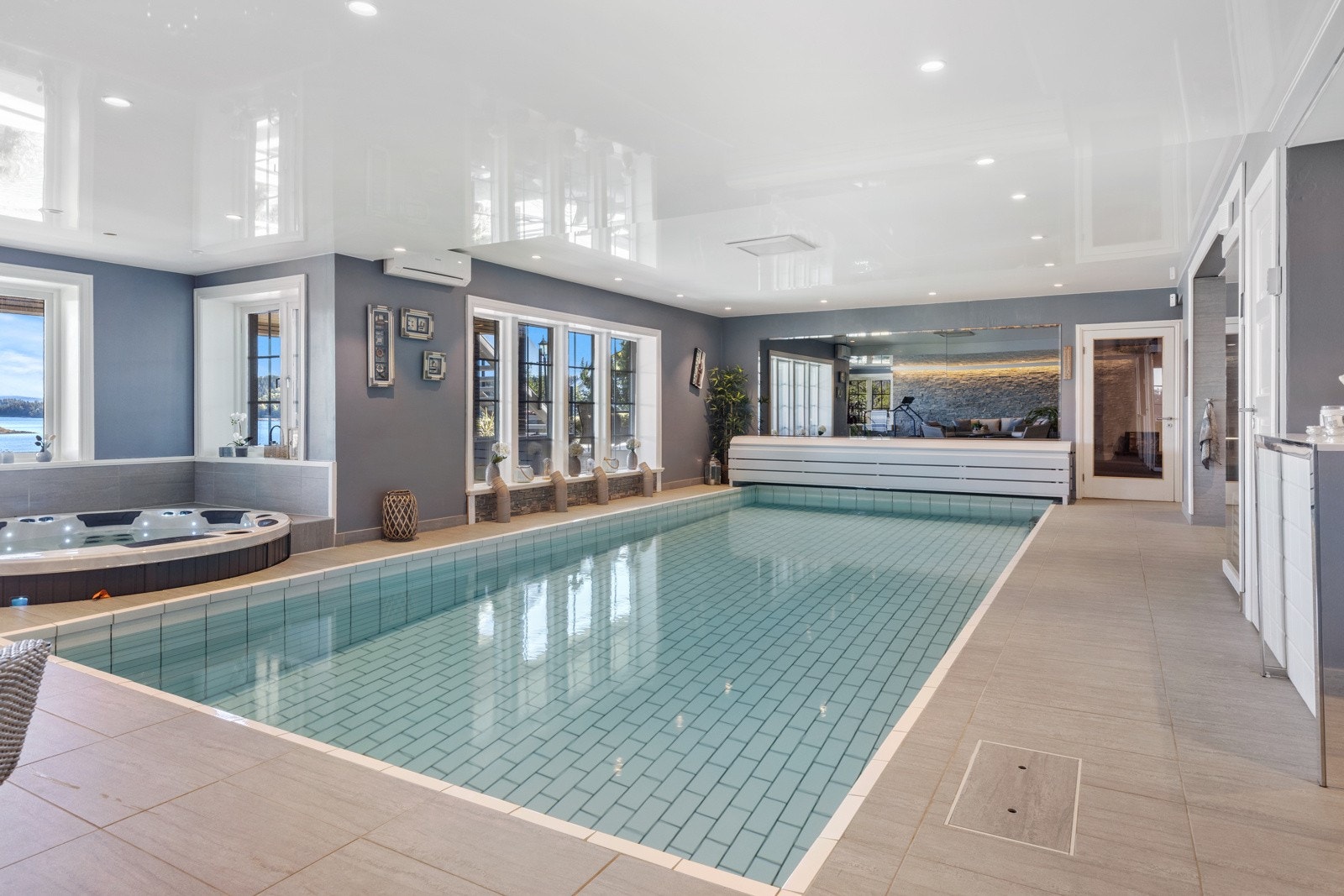 Bassenget er 4x9 m og har en dybde på 1,25 - 1,6 m. Galleribilde