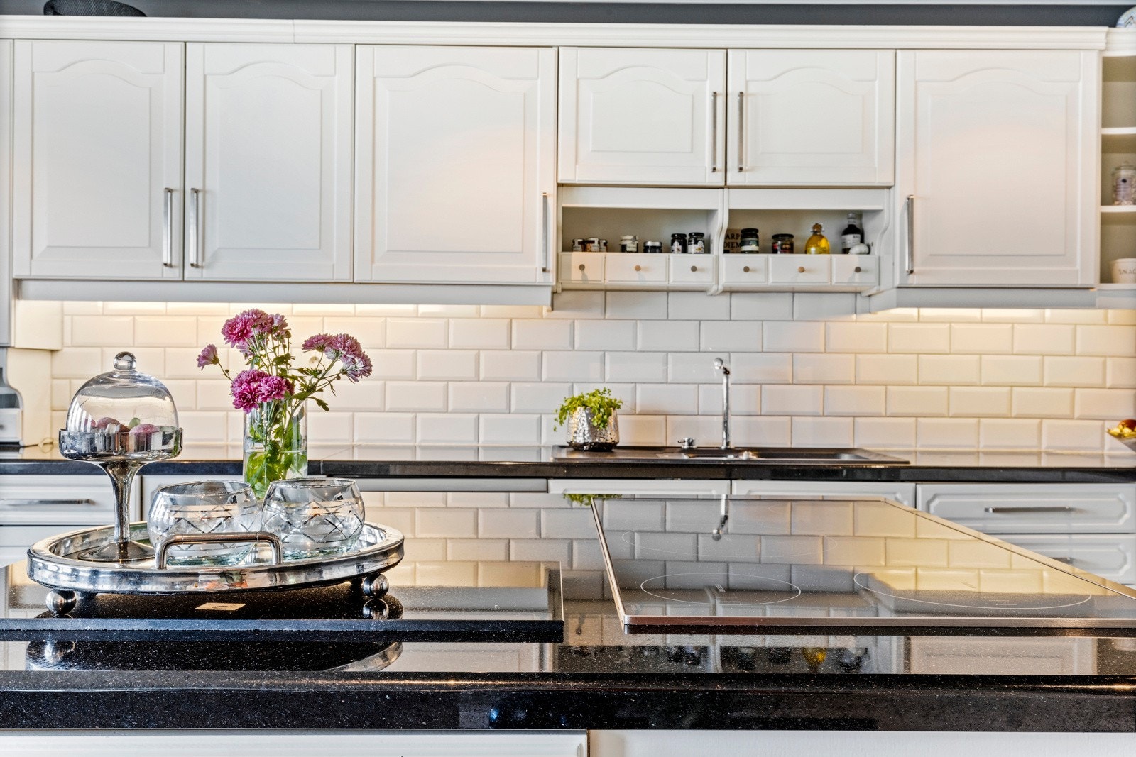 Miele stekeovn og induksjonstopp i bred modell. Galleribilde