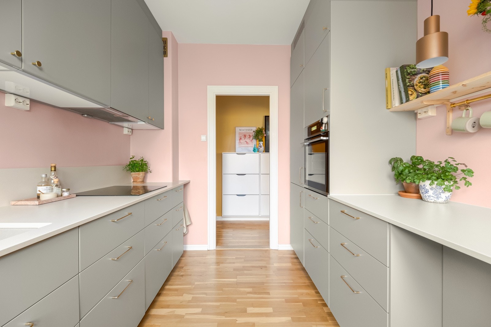 Alt av hvitevarer var også nye i 2024. Disse følger med i salget. Galleribilde