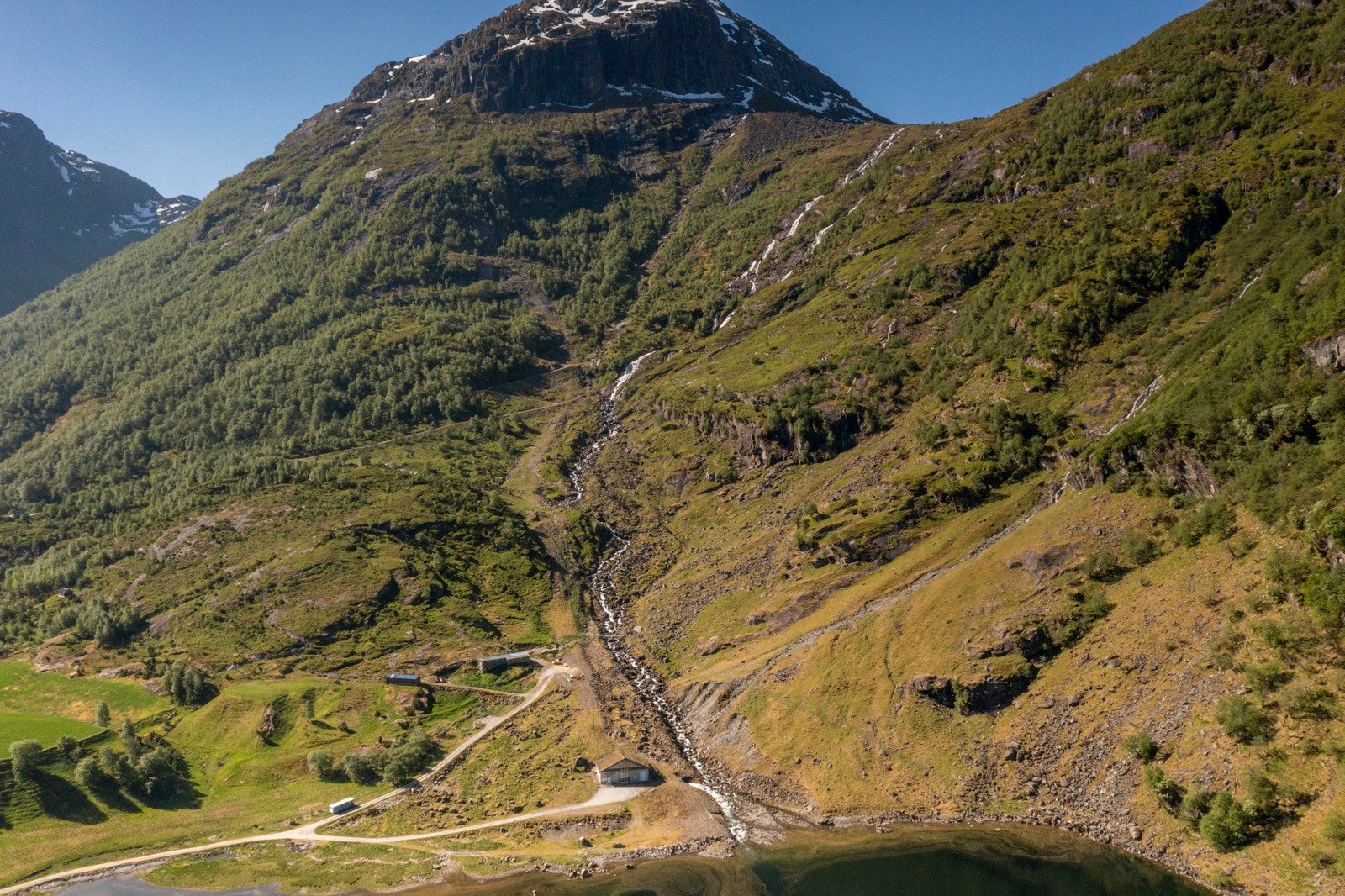 I 2011 ble det bygget kraftverk i Nydalselva som ligger ved eiendommen - Her har eiendommen andel i fallretten på 45% og mottar årlig fallrettsleie fra kraftverket Galleribilde