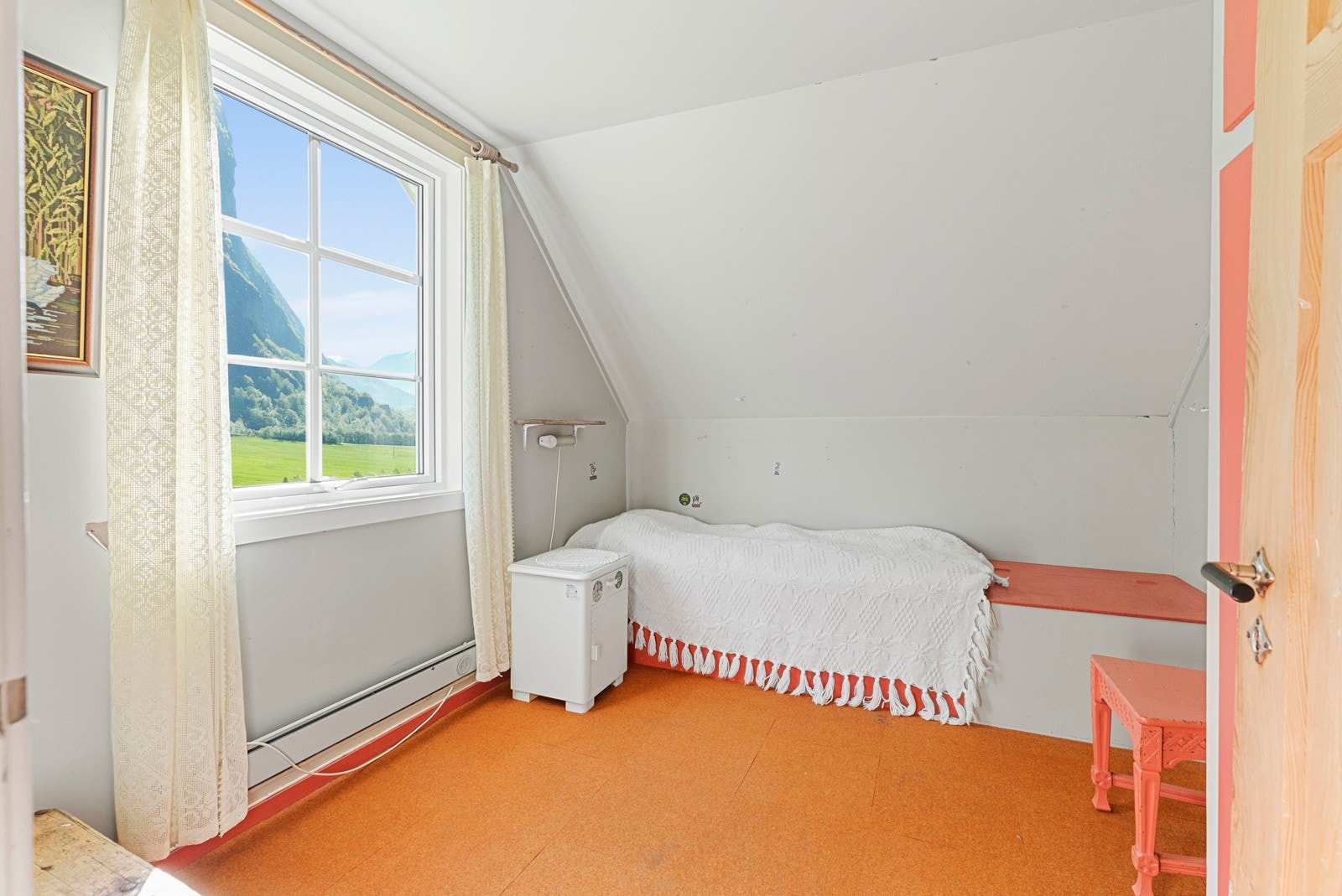 Soverom i 2.etg. - Boligen er innredet med i alt 5 soverom Galleribilde