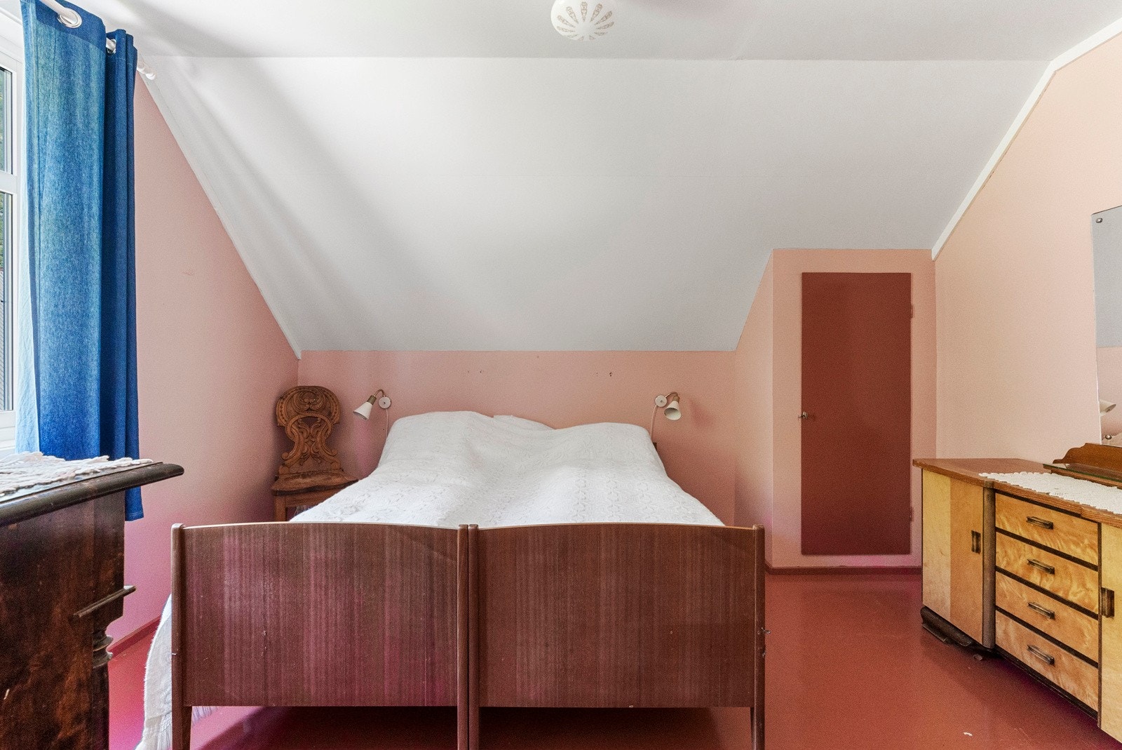 Soverom i 2.etg. - Boligen er innredet med i alt 5 soverom Galleribilde