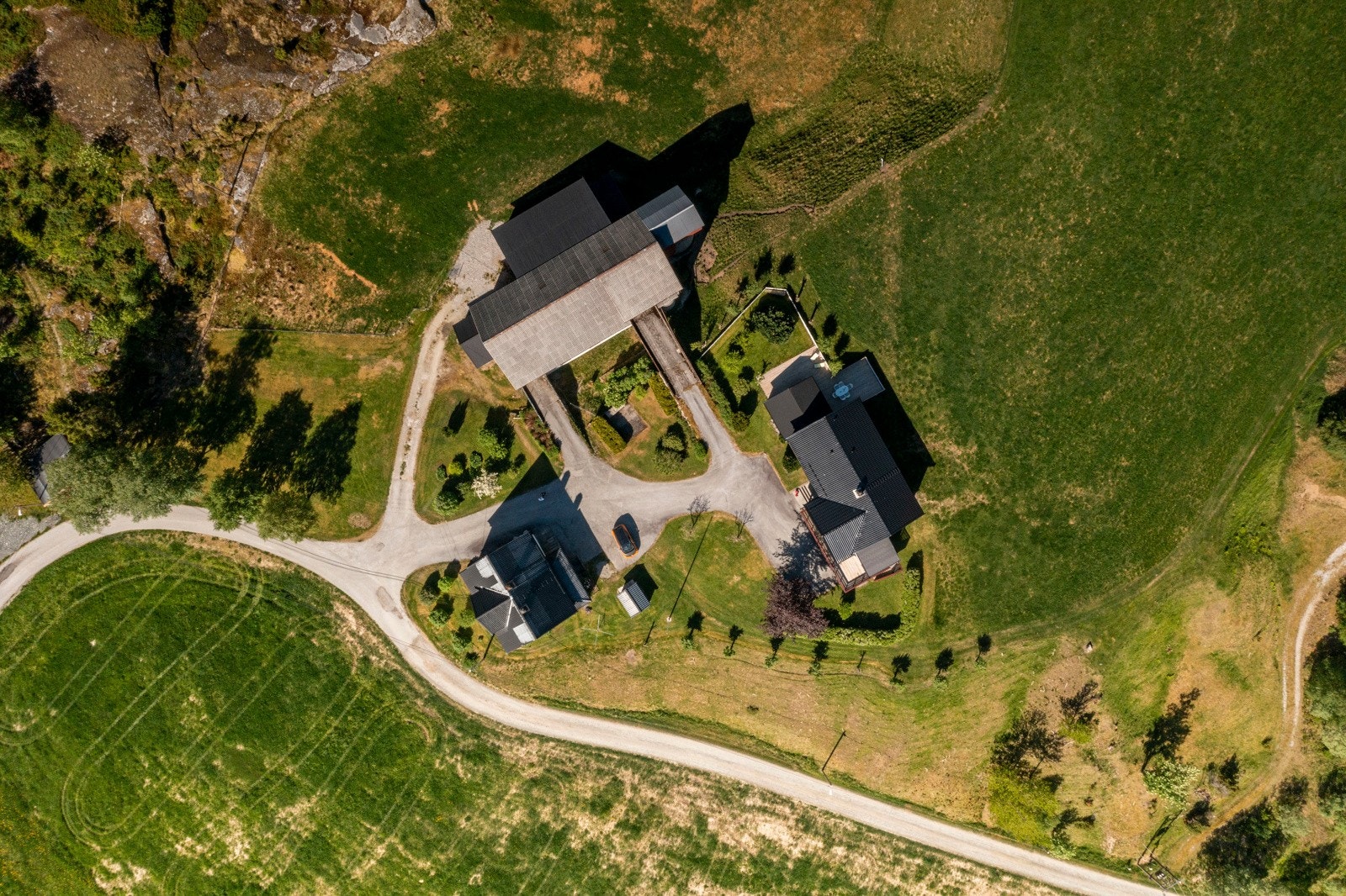 Oversiktsbilde over gårdstunet Galleribilde