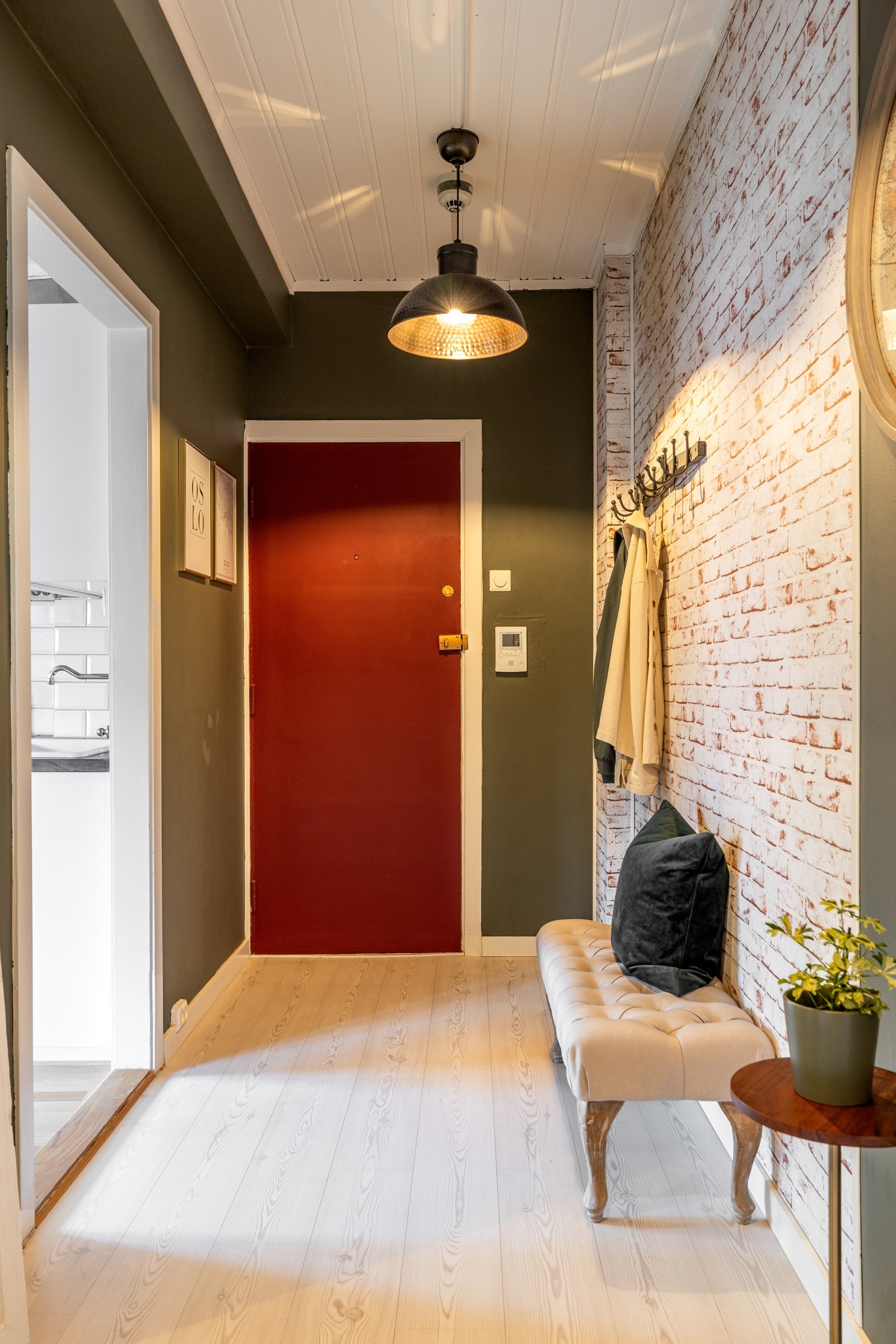 I entreen er det klesoppheng og plass til garderobe dersom man ønsker det Galleribilde