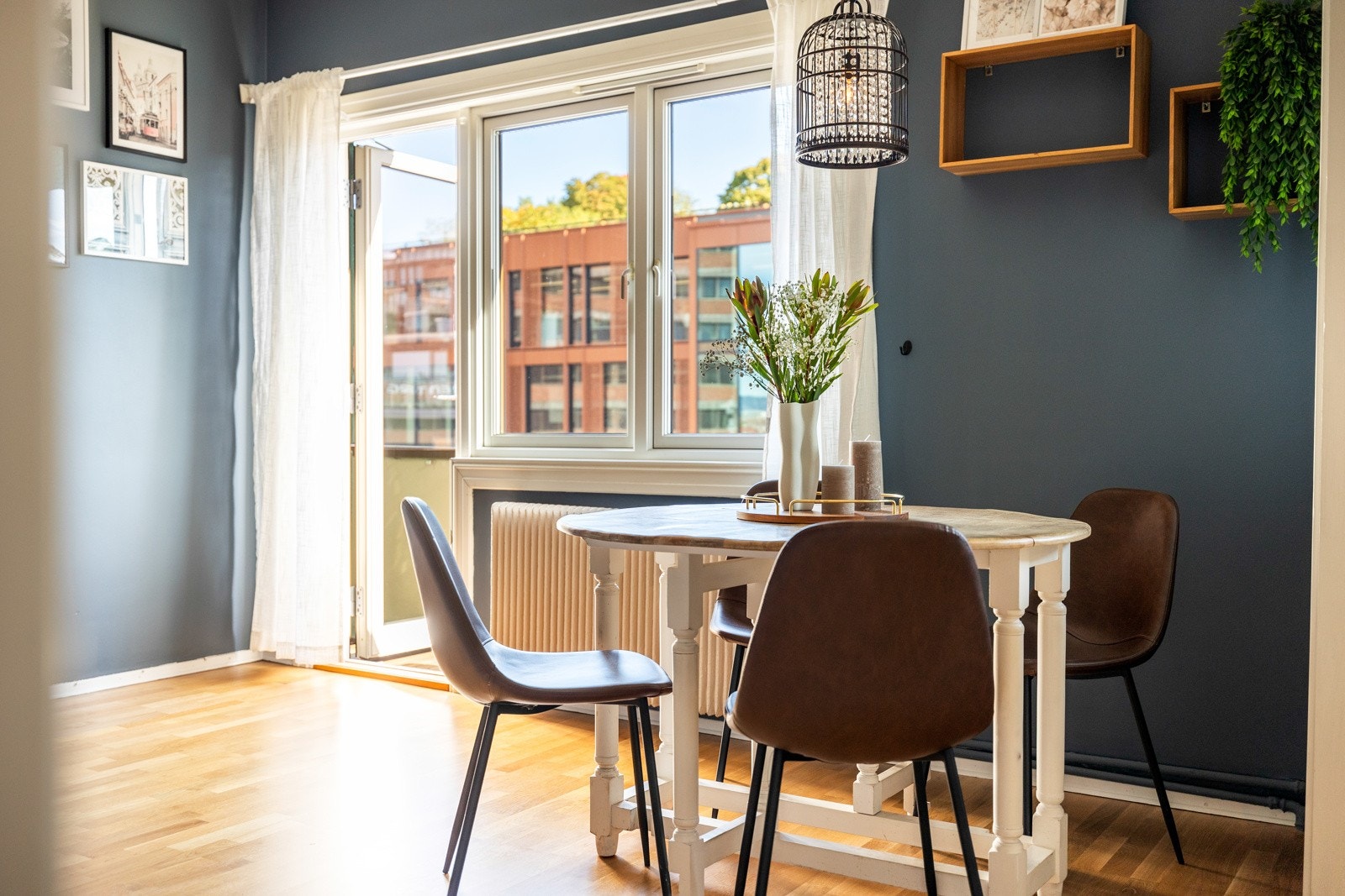 Herfra er det adkomst til leilighetens brannbalkong Galleribilde