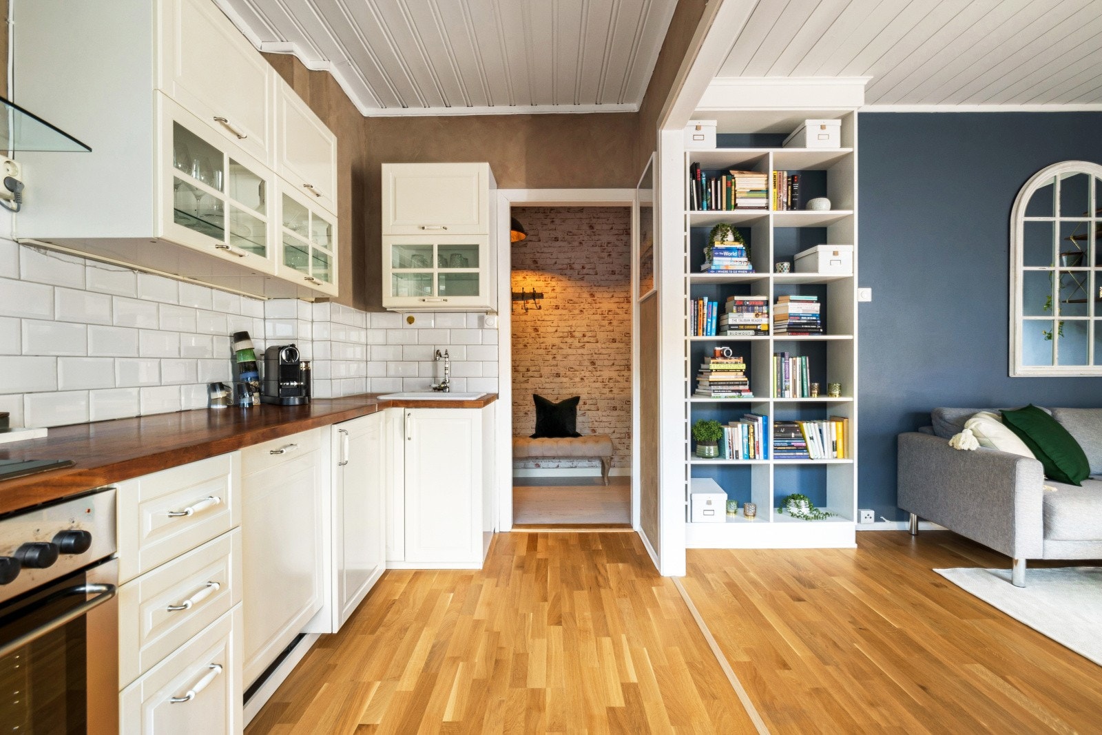 Alle hvitevarer på kjøkkenet medfølger i handelen Galleribilde