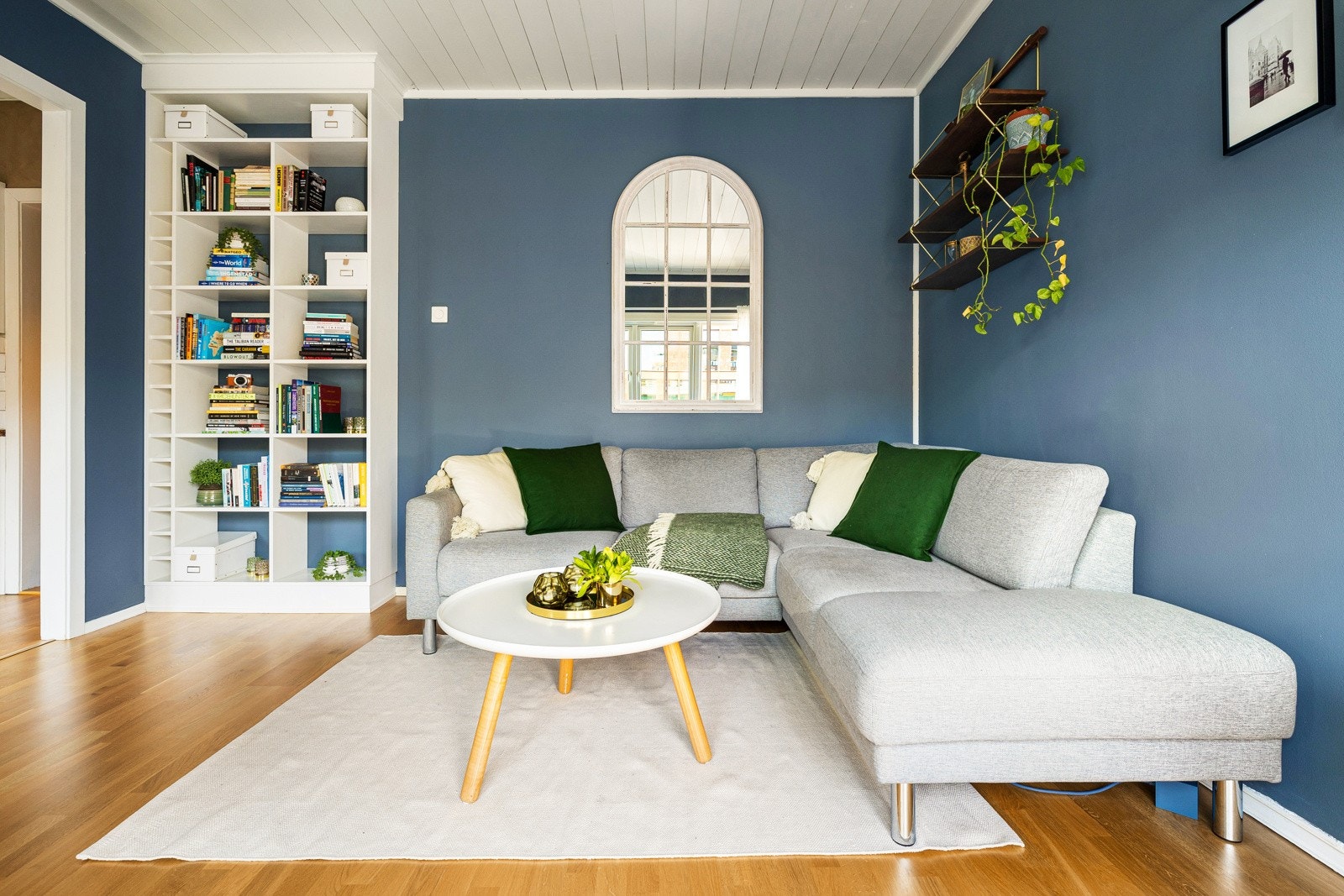 I 2021 ble det lagt ny trestavs parkett på gulvet Galleribilde