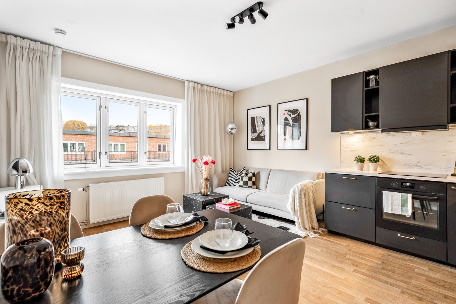 Visste du forresten at både varmtvann, fyring og internett er inkl. i felleskostnadene? Galleribilde