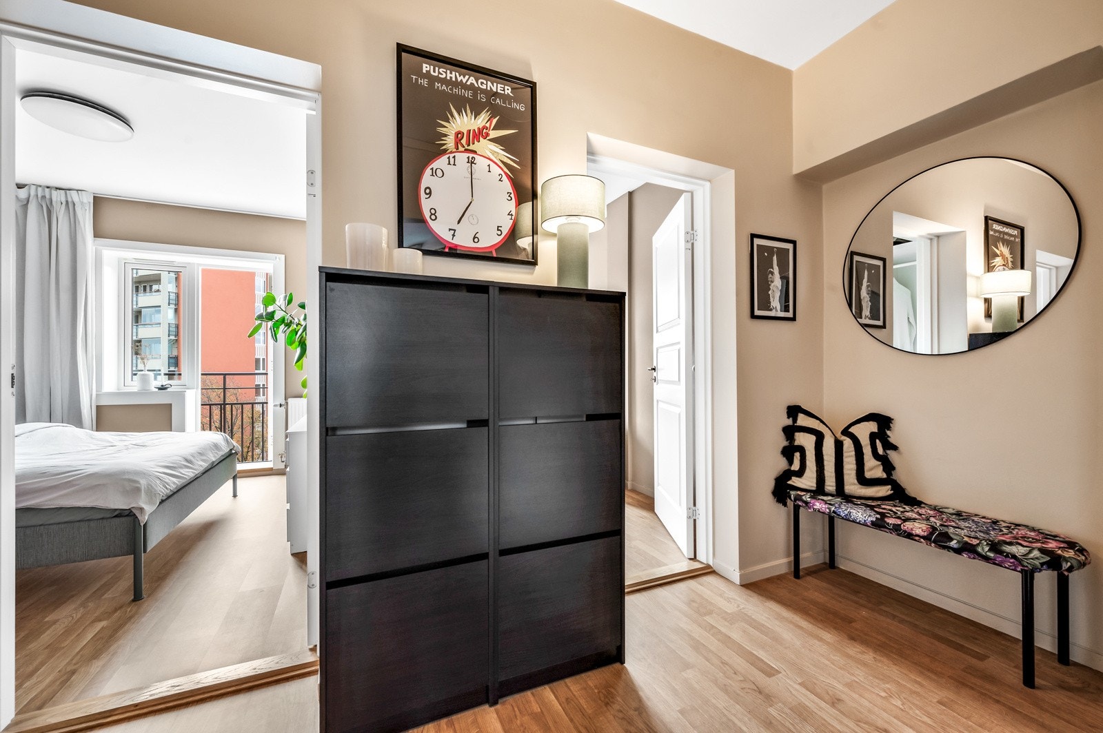 Nå regner jeg med at du har forstått at dette er en bolig som sjeldent kommer for salg og at folk trives så godt at de blir boende lenge. Galleribilde