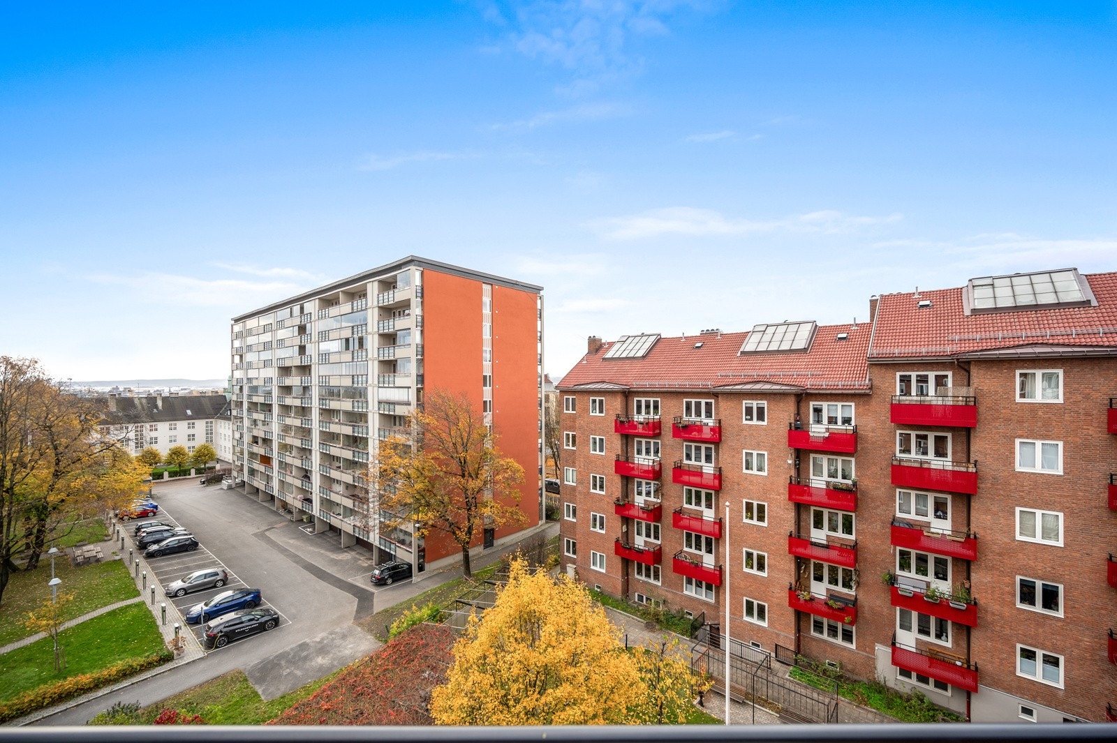 Noe av det nåværende eier falt for da de først kom inn i boligen, var nettopp dette åpne utsynet. Hvor stjernehimmelen og solnedgangene gir en super utsikt og stemning. Titter du litt ekstra godt, kan du skimte fjorden i horisonten. Galleribilde