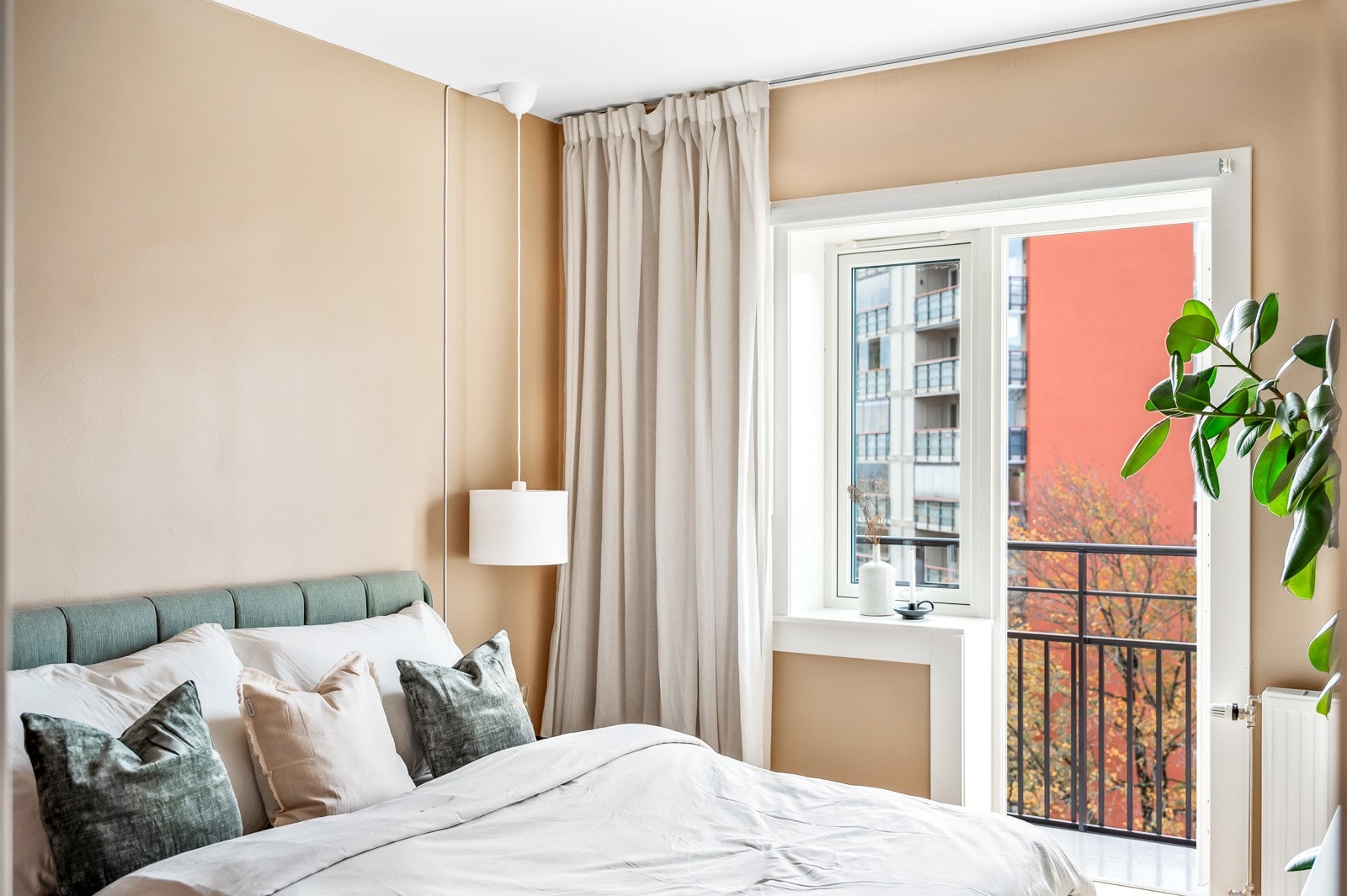 Fra hovedsoverommet har du tilgang til balkongen. Galleribilde