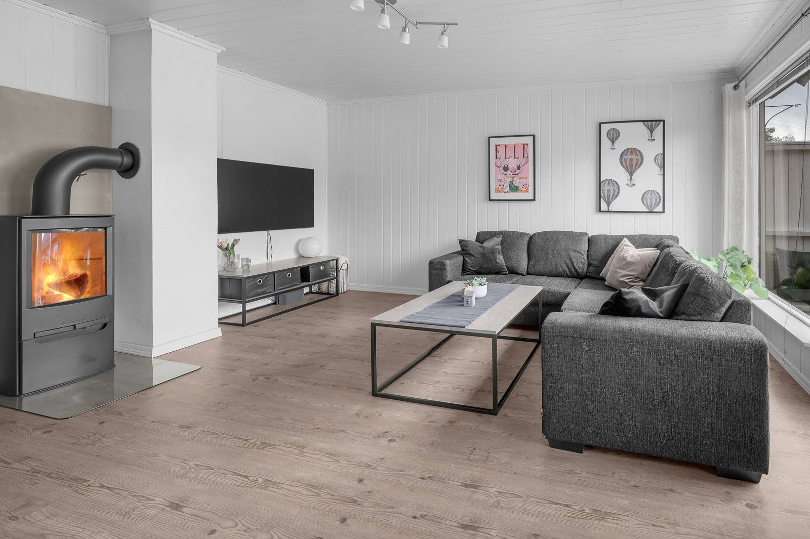 Vedfyrt ovn som varmer godt om det fyres Galleribilde