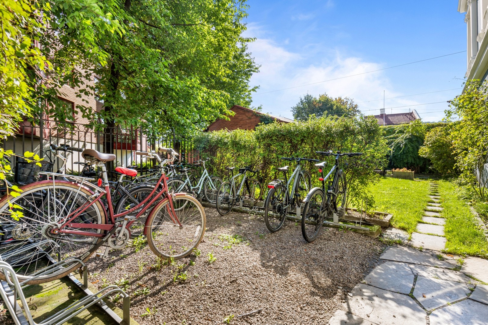 Felles sykkelparkering. Galleribilde